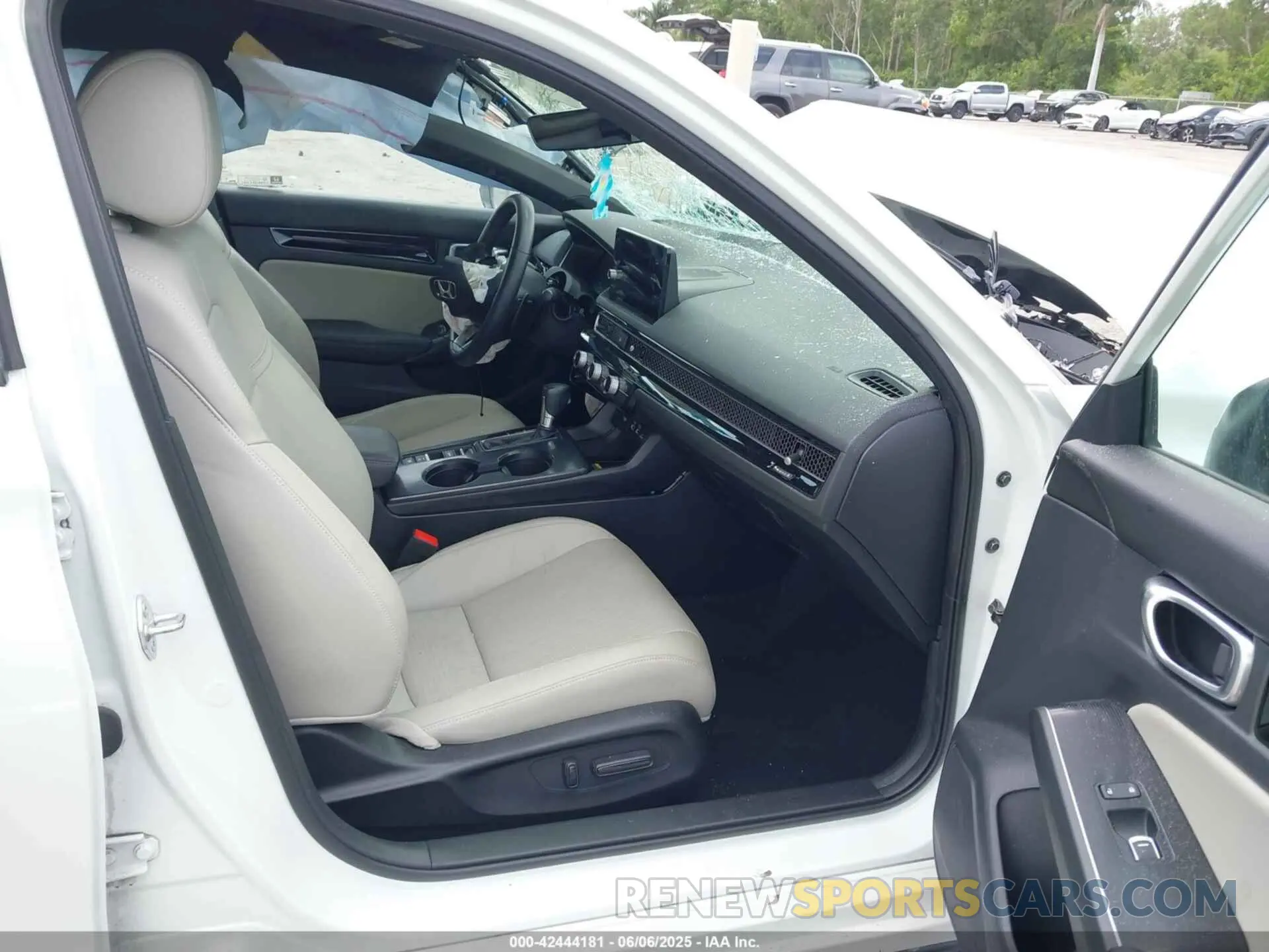 5 Photograph of a damaged car 19XFL1H83PE012338 HONDA CIVIC 2023