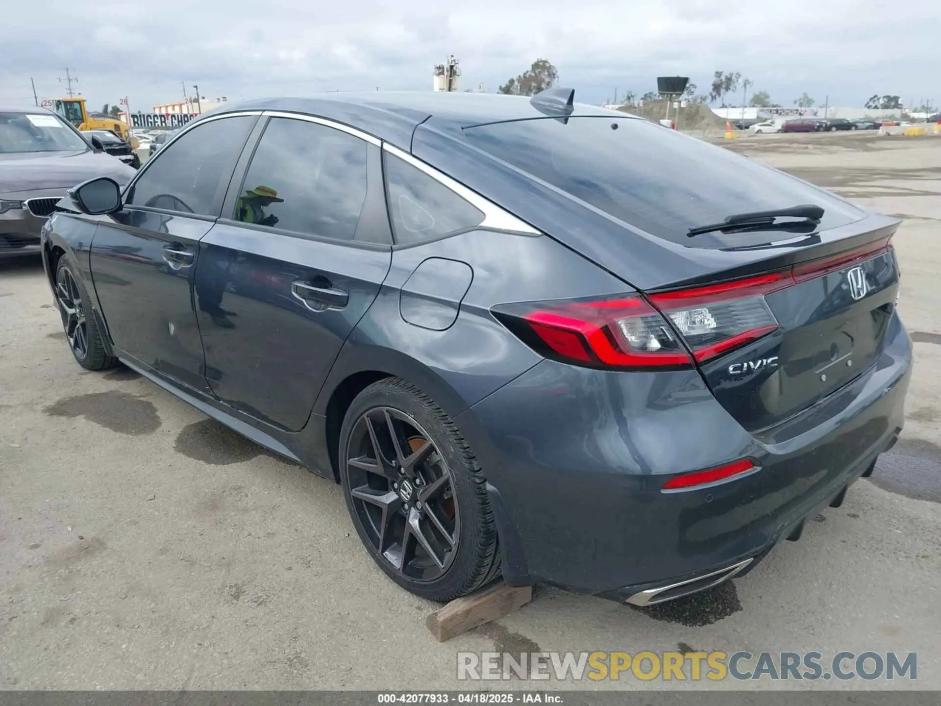3 Photograph of a damaged car 19XFL1H85PE009618 HONDA CIVIC 2023