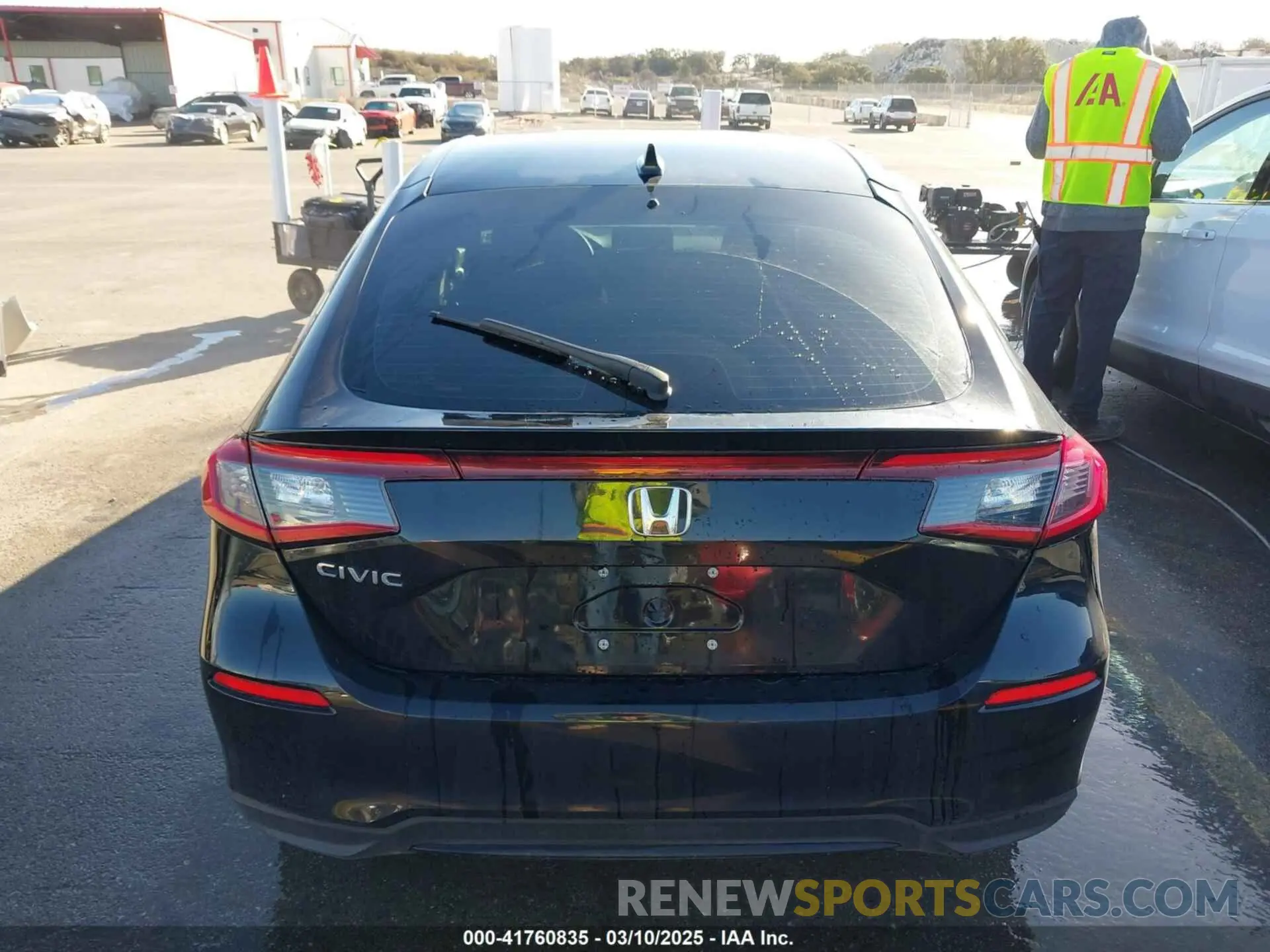 17 Photograph of a damaged car 19XFL2H59PE024974 HONDA CIVIC 2023