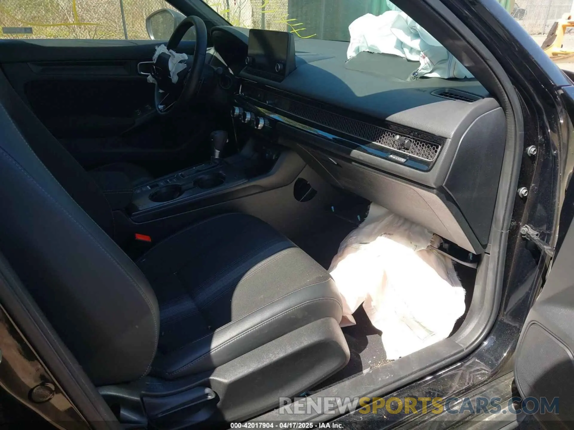 5 Photograph of a damaged car 19XFL2H83PE001376 HONDA CIVIC 2023