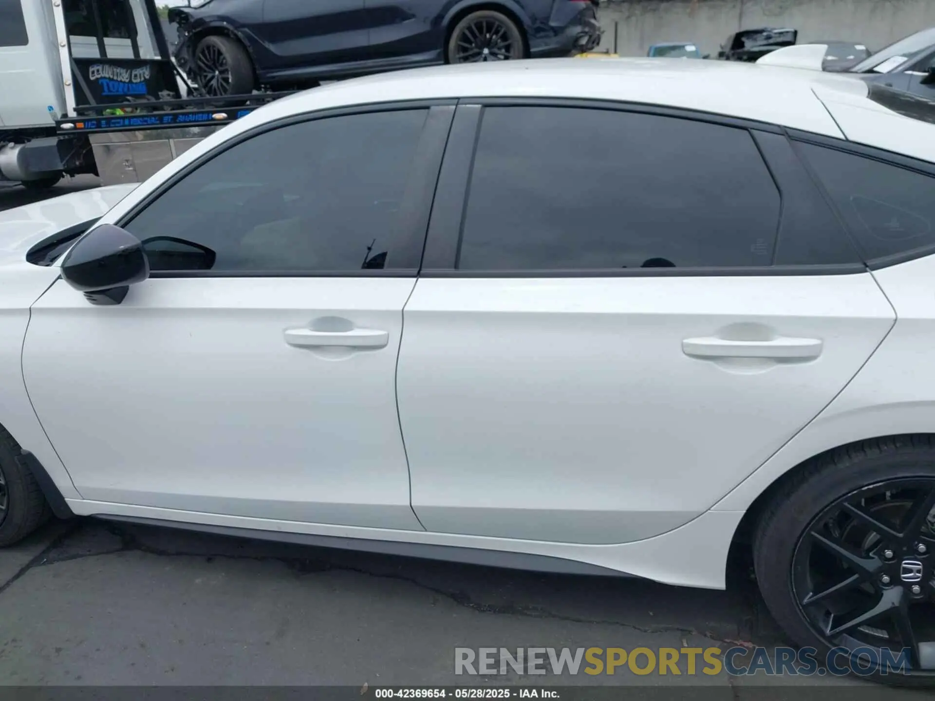15 Photograph of a damaged car 19XFL2H87PE004331 HONDA CIVIC 2023
