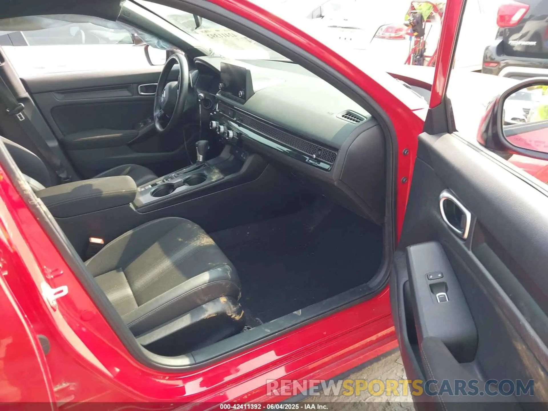 5 Photograph of a damaged car 19XFL2H87PE005138 HONDA CIVIC 2023