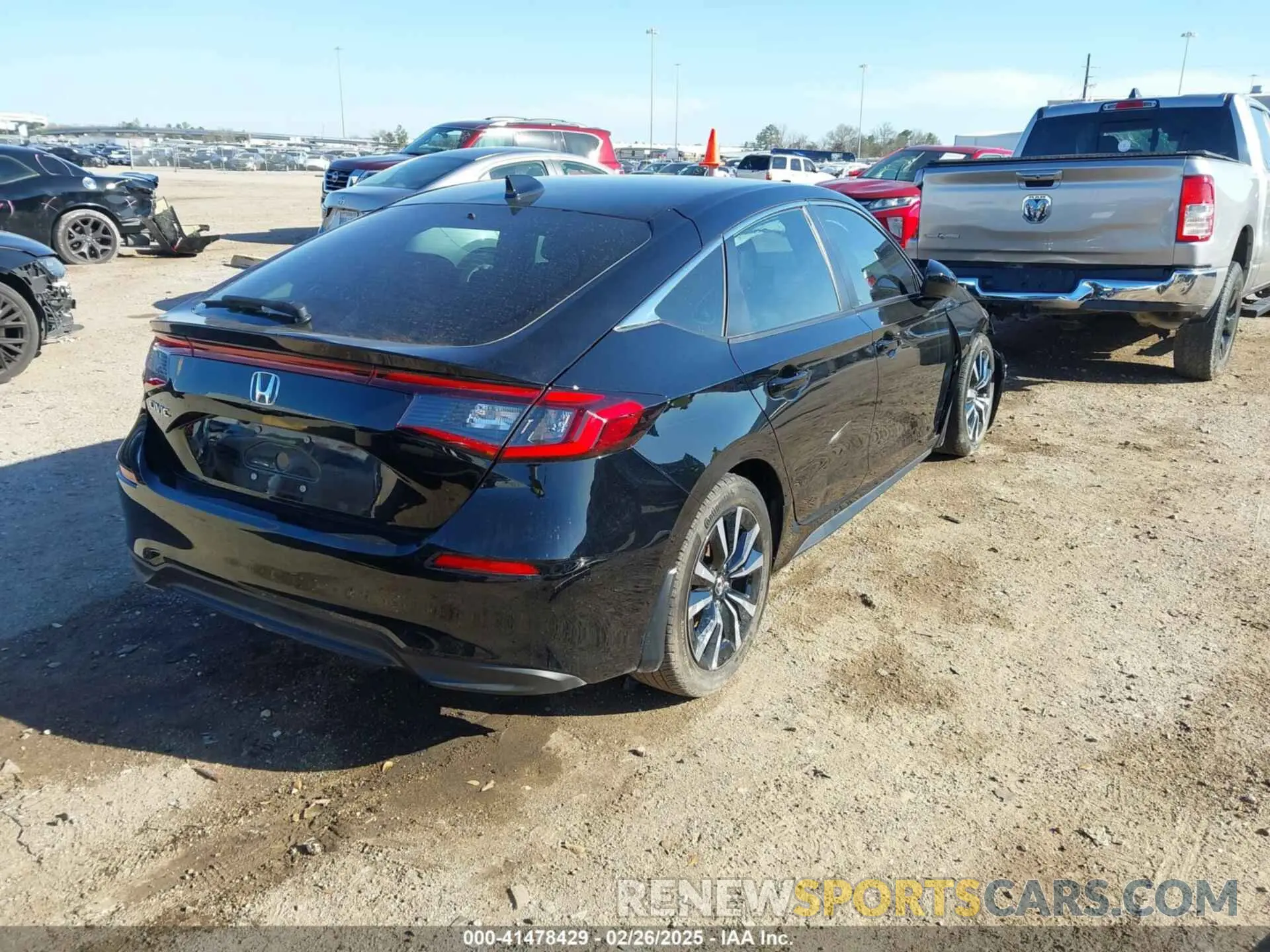 4 Фотография поврежденного автомобиля 19XFL1H72RE014947 HONDA CIVIC 2024