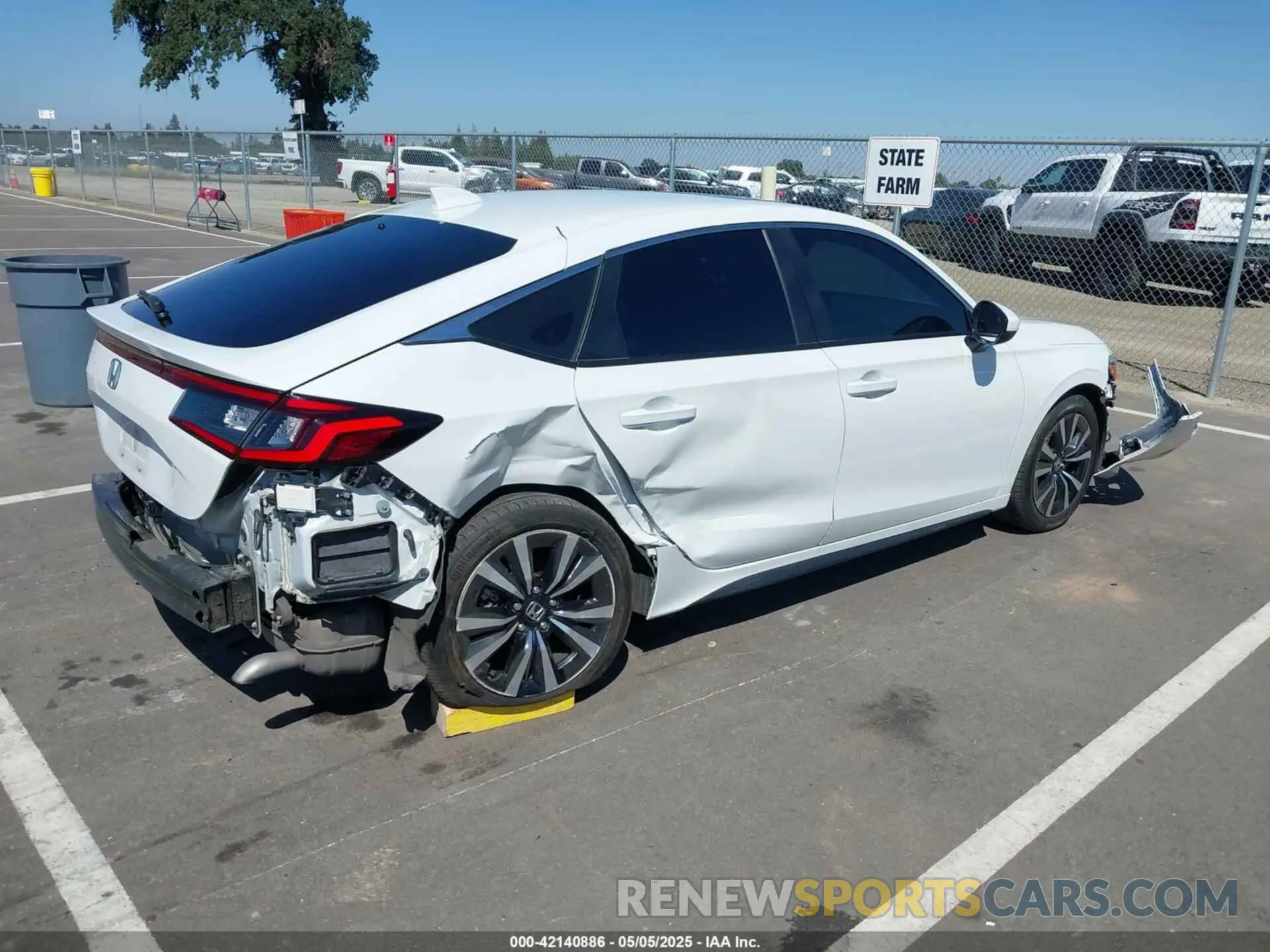 4 Photograph of a damaged car 19XFL1H74RE007787 HONDA CIVIC 2024