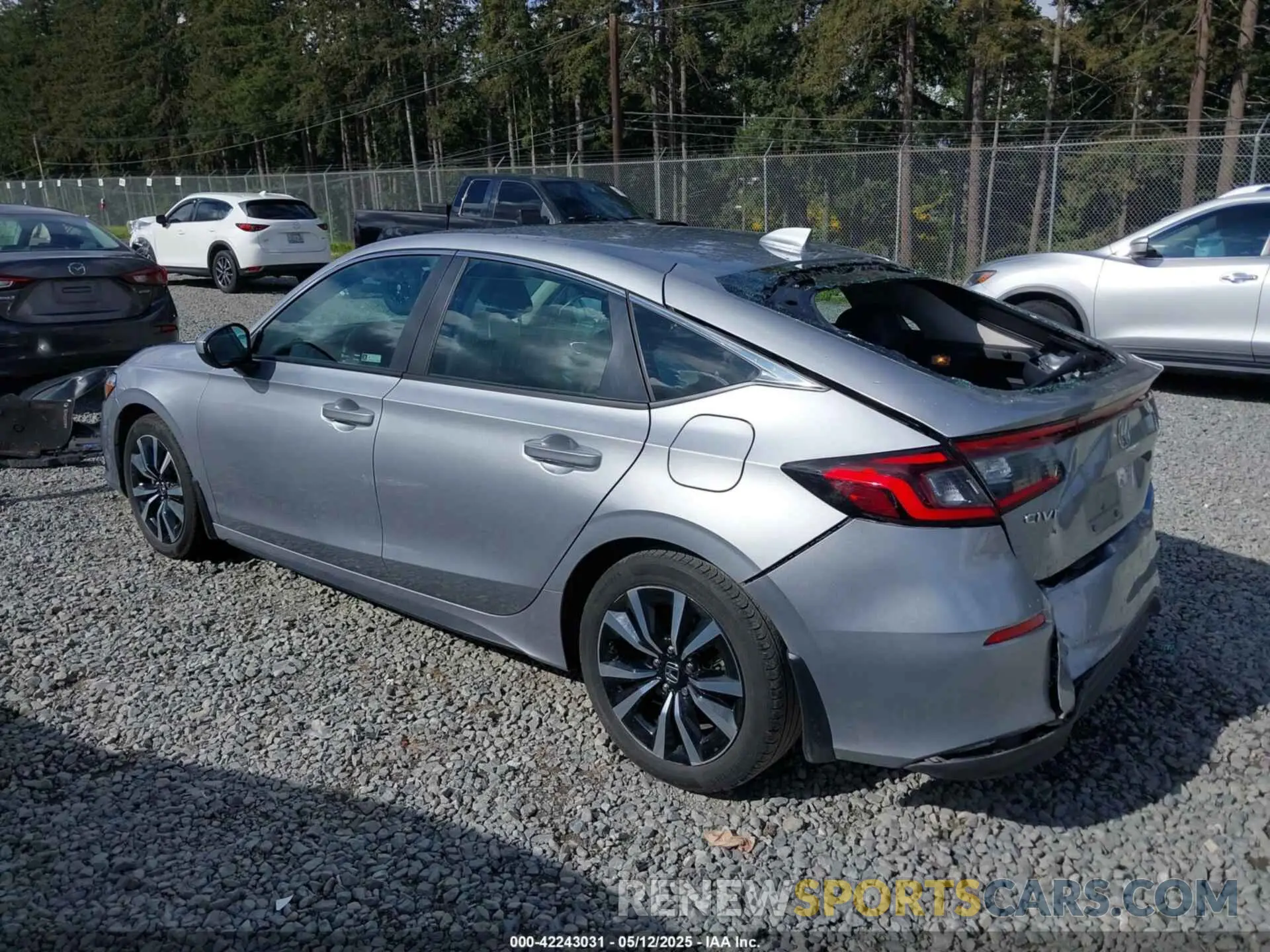 3 Фотография поврежденного автомобиля 19XFL1H79RE008871 HONDA CIVIC 2024