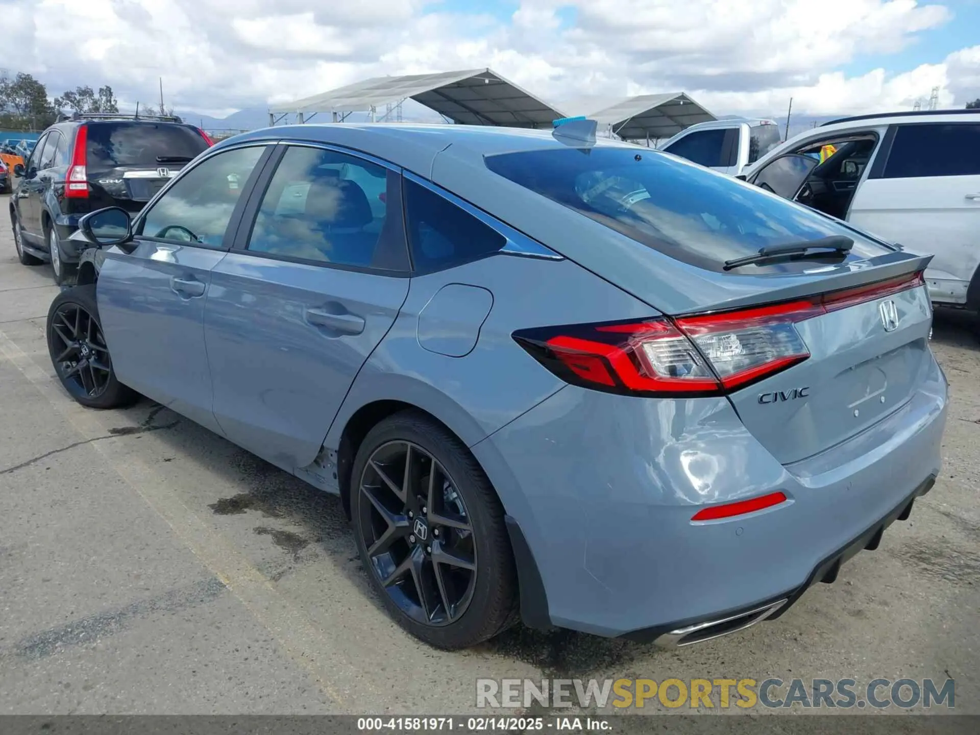 3 Фотография поврежденного автомобиля 19XFL1H83RE028736 HONDA CIVIC 2024