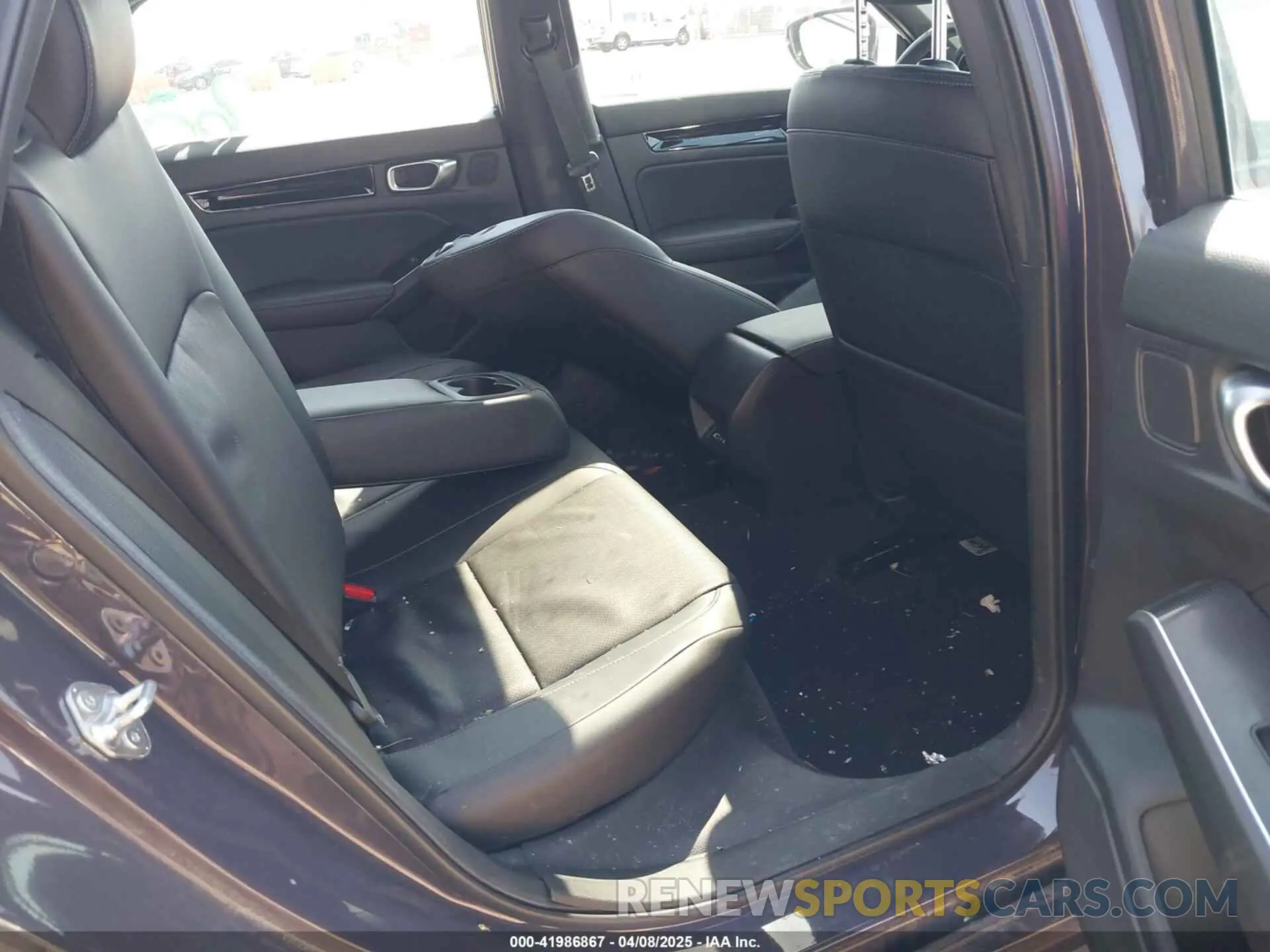 8 Photograph of a damaged car 19XFL1H87RE012555 HONDA CIVIC 2024