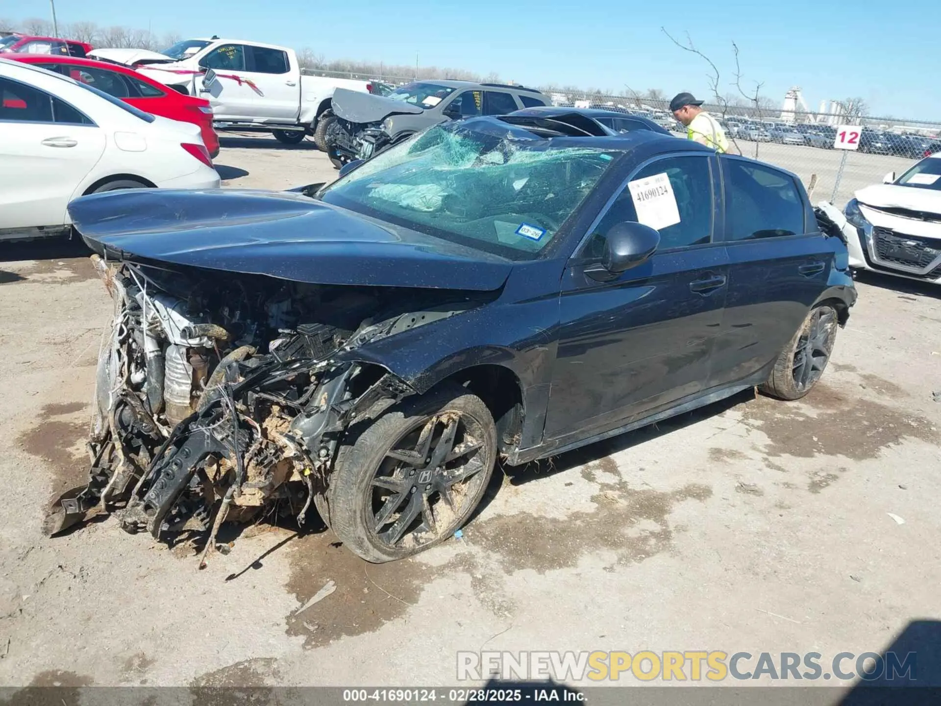 2 Фотография поврежденного автомобиля 19XFL1H87RE016721 HONDA CIVIC 2024