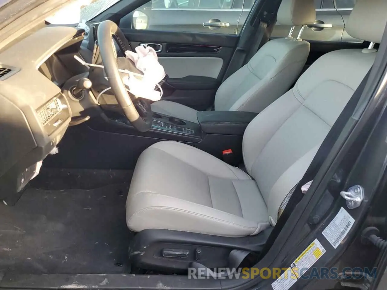 7 Photograph of a damaged car 19XFL1H89RE027395 HONDA CIVIC 2024