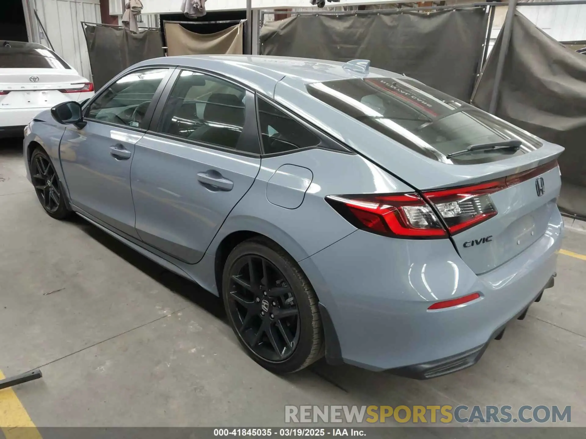 3 Фотография поврежденного автомобиля 19XFL2H81RE027767 HONDA CIVIC 2024