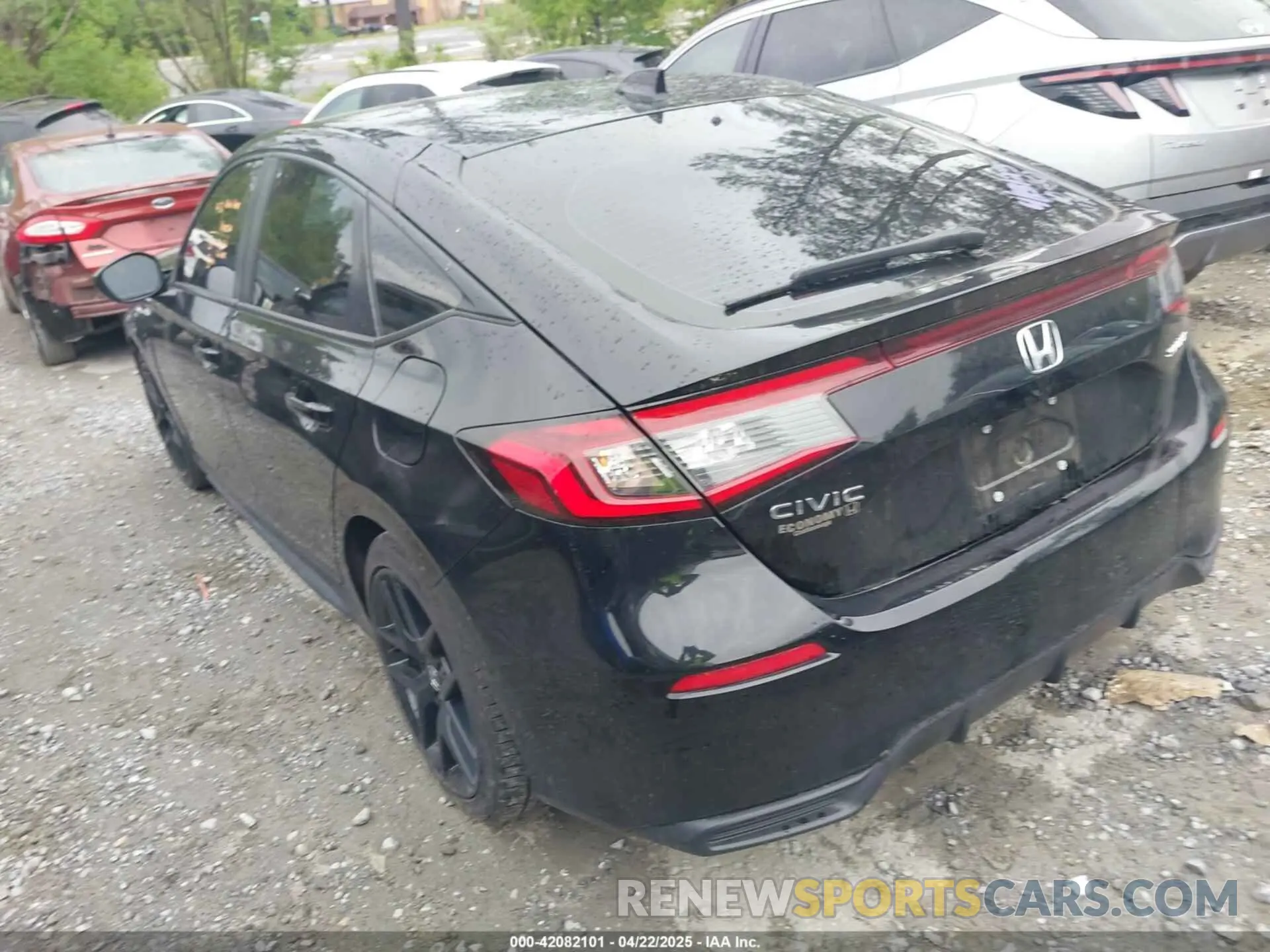 3 Photograph of a damaged car 19XFL2H83RE004913 HONDA CIVIC 2024
