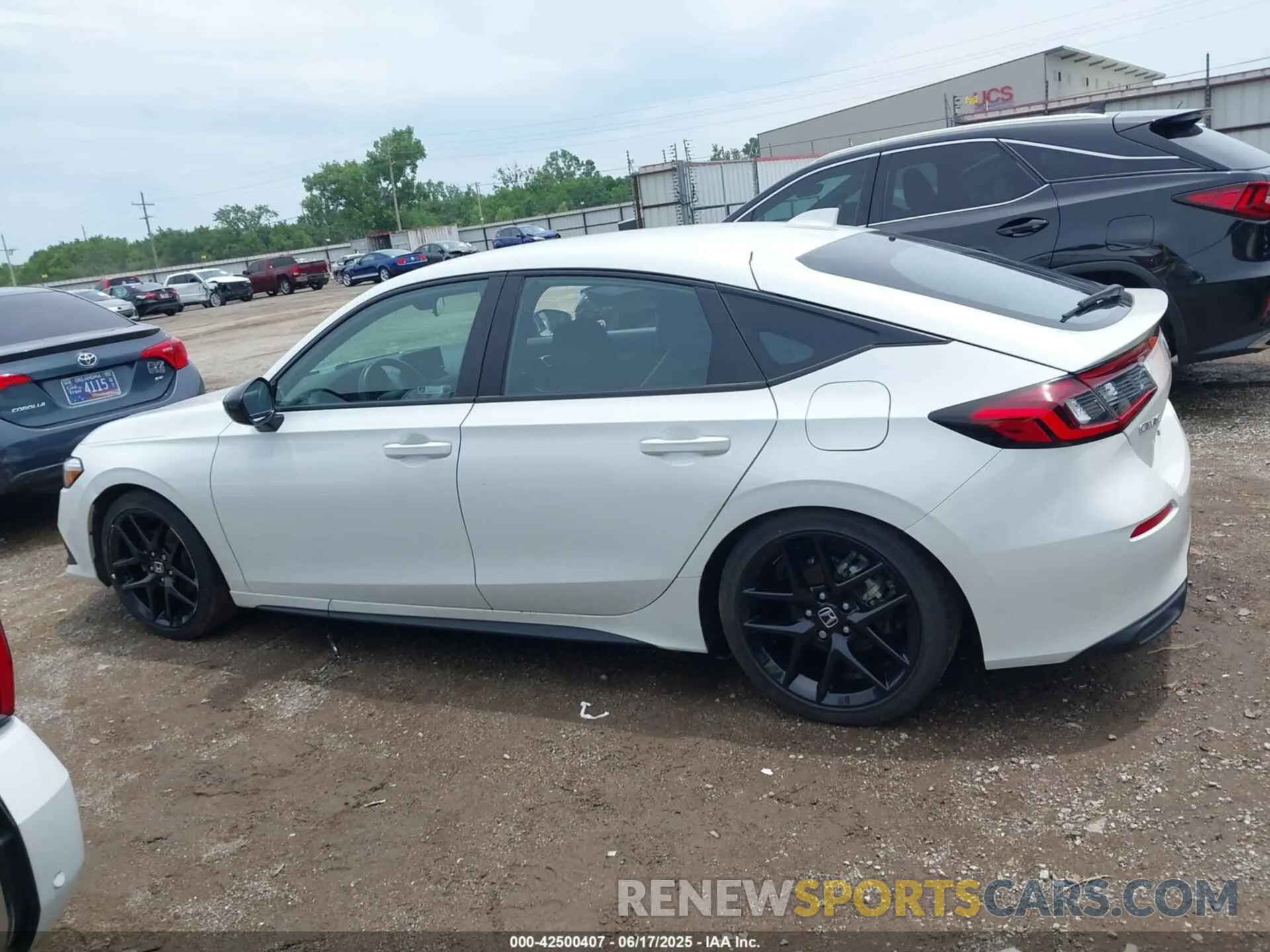 14 Photograph of a damaged car 19XFL2H85RE011538 HONDA CIVIC 2024