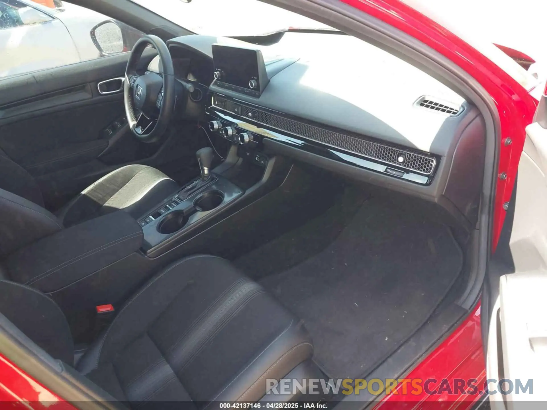 5 Photograph of a damaged car 19XFL2H85RE031529 HONDA CIVIC 2024