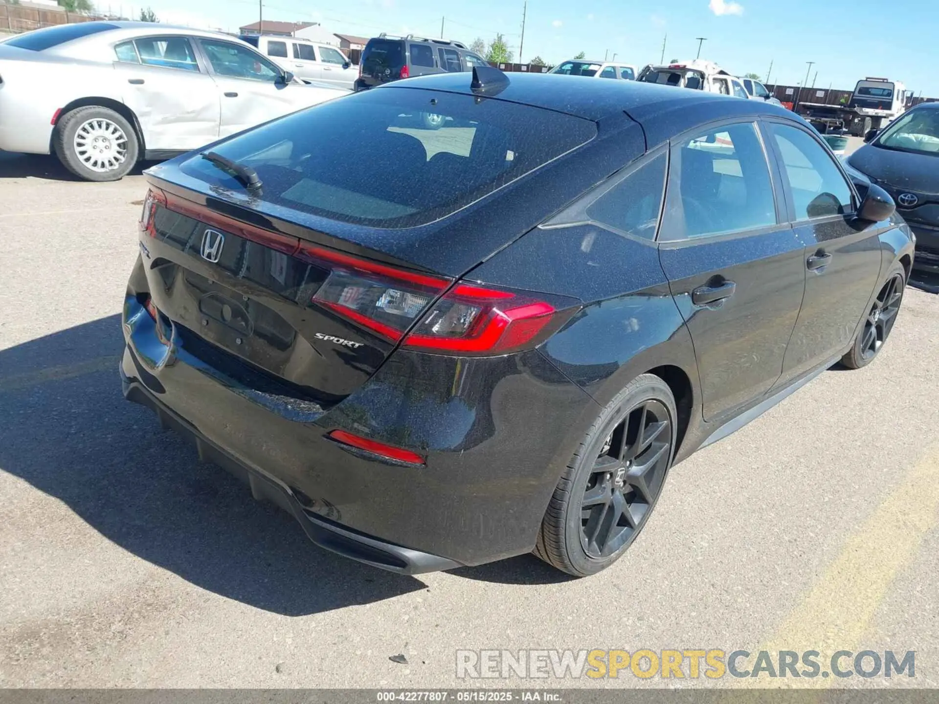4 Photograph of a damaged car 19XFL2H85RE036214 HONDA CIVIC 2024