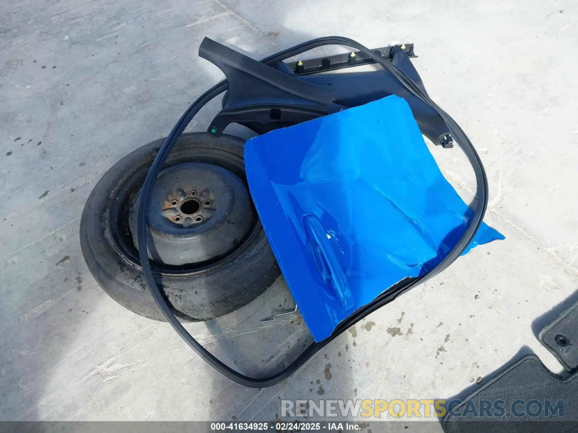 12 Photograph of a damaged car 19XFL2H87RE042211 HONDA CIVIC 2024