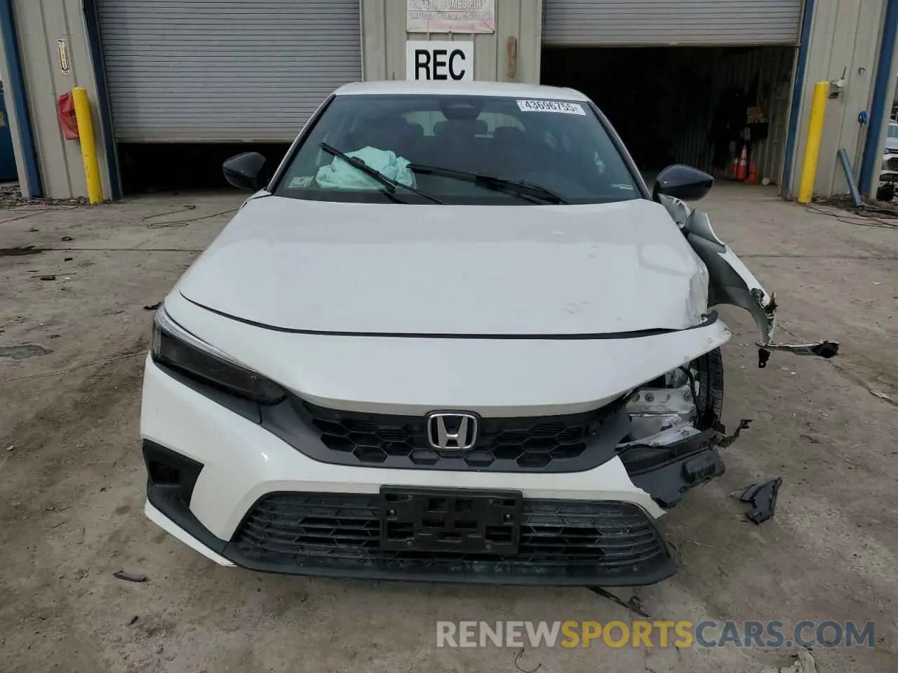 5 Photograph of a damaged car 19XFL2H8XRE000499 HONDA CIVIC 2024