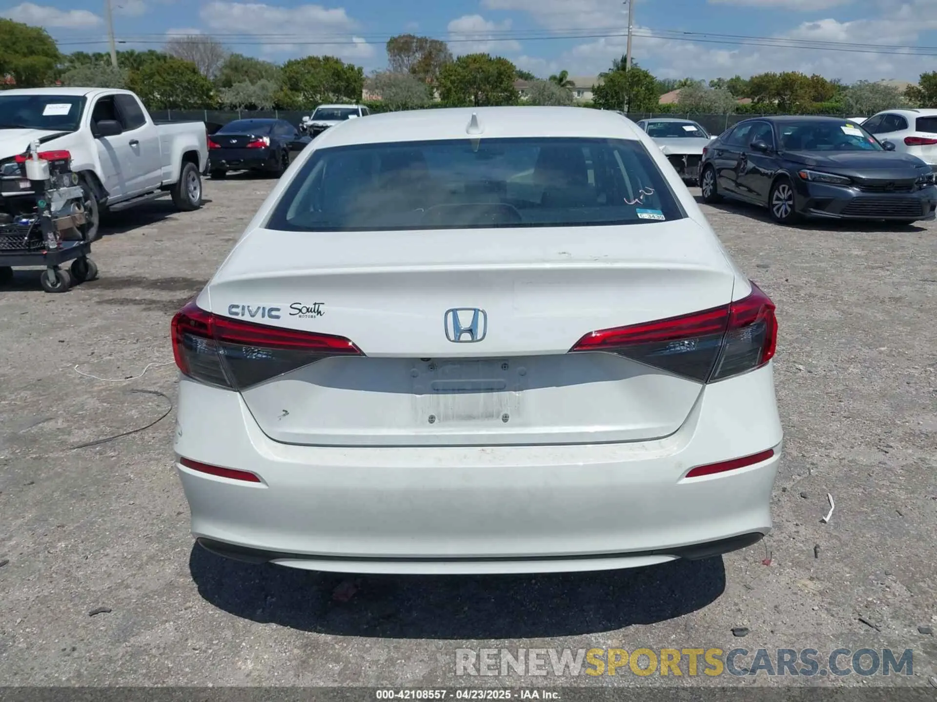 15 Photograph of a damaged car 2HGFE1F74RH305940 HONDA CIVIC 2024