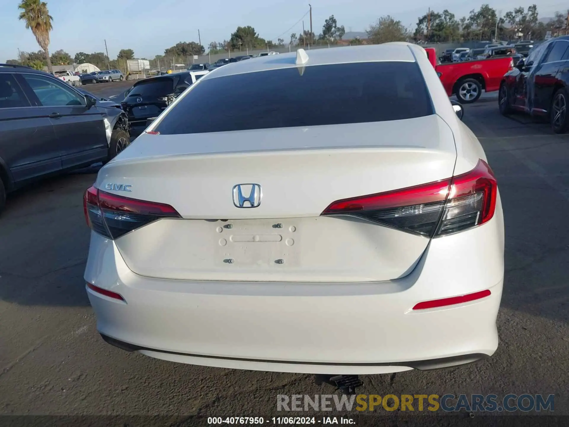 17 Photograph of a damaged car 2HGFE1F75RH330779 HONDA CIVIC 2024