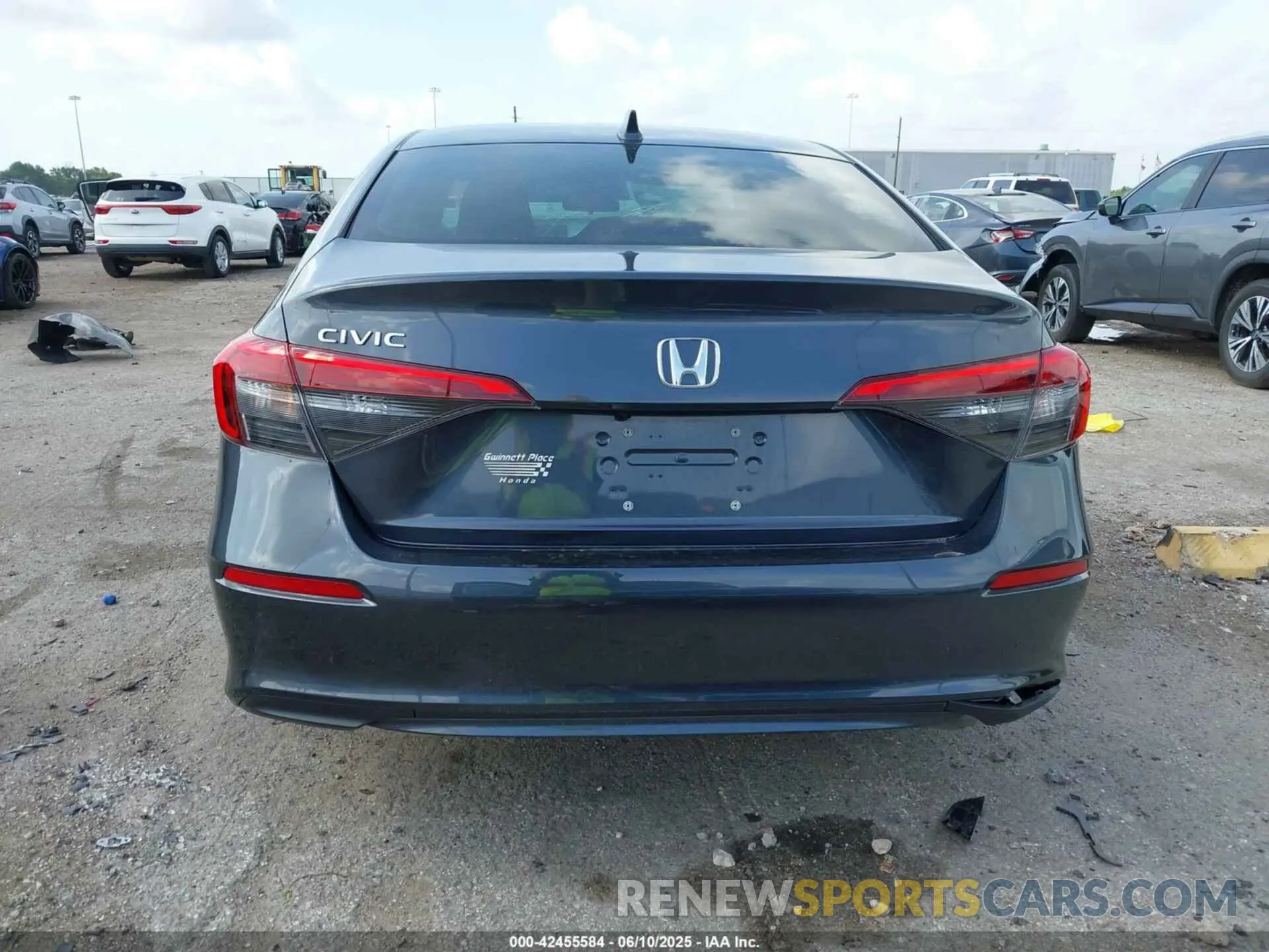 17 Photograph of a damaged car 2HGFE1F7XRH315873 HONDA CIVIC 2024