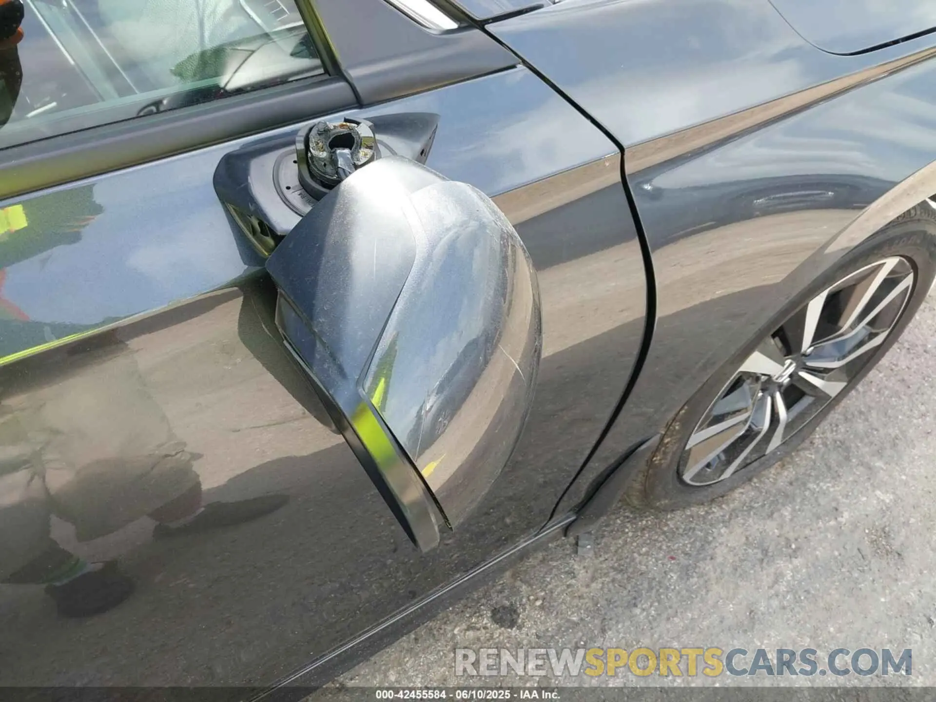 19 Photograph of a damaged car 2HGFE1F7XRH315873 HONDA CIVIC 2024
