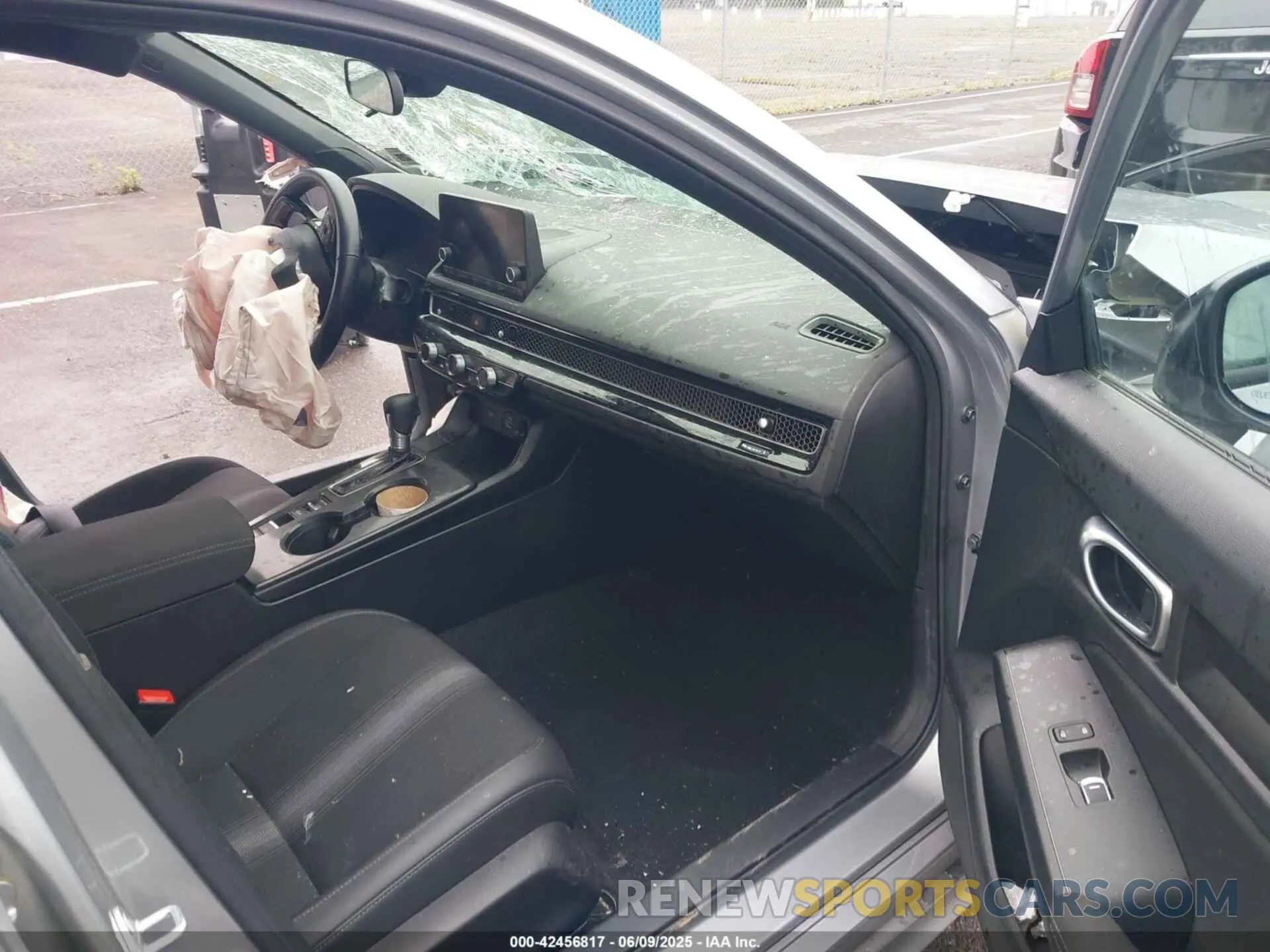 5 Photograph of a damaged car 2HGFE2F54RH566120 HONDA CIVIC 2024