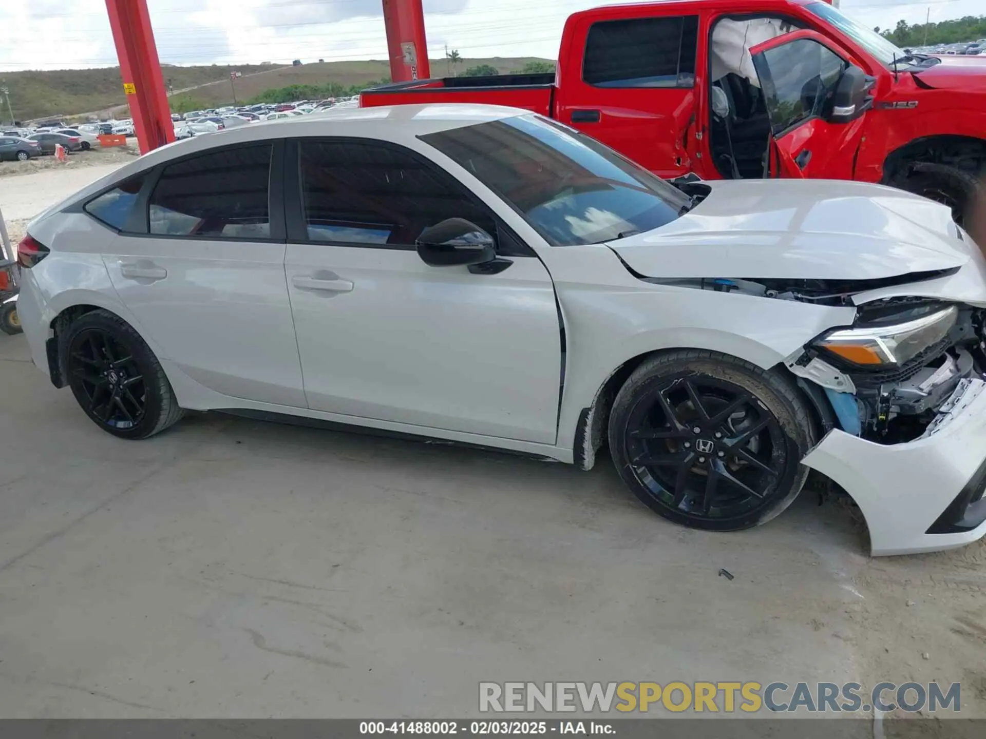 13 Photograph of a damaged car 19XFL2H82SE001376 HONDA CIVIC 2025