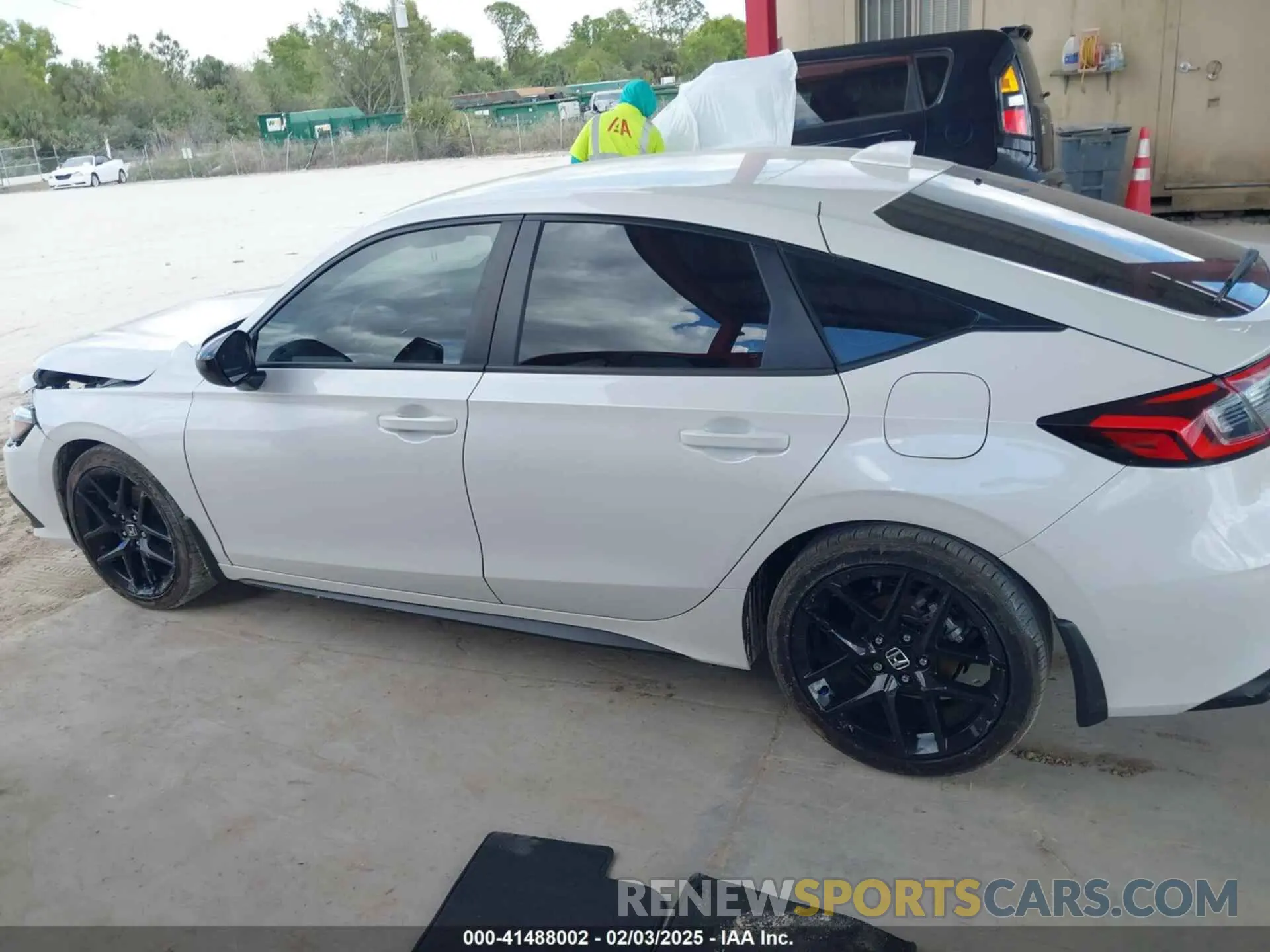 14 Photograph of a damaged car 19XFL2H82SE001376 HONDA CIVIC 2025