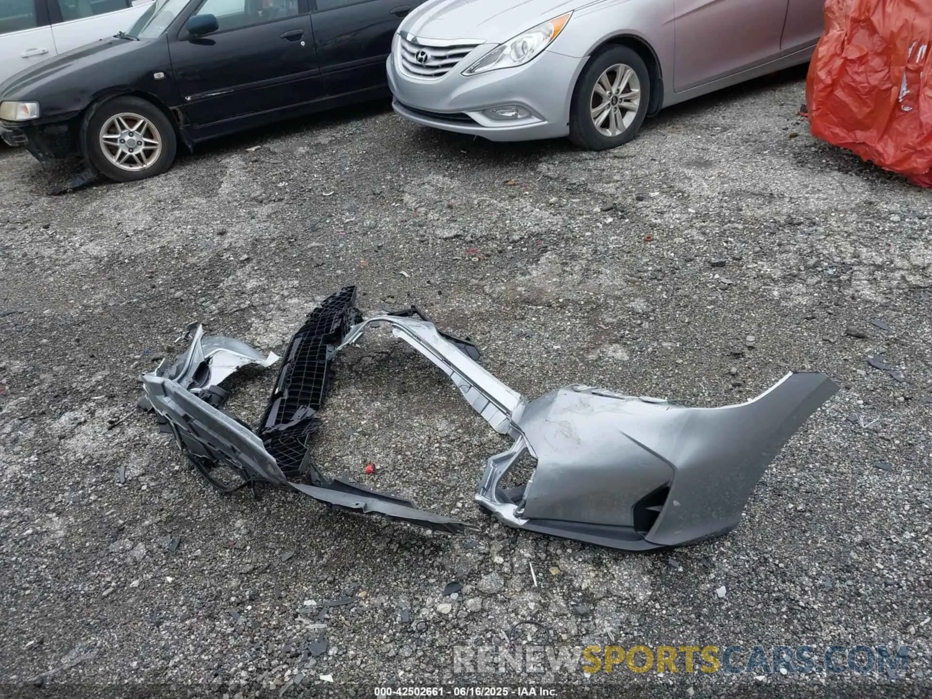 12 Photograph of a damaged car 19XFL2H82SE004732 HONDA CIVIC 2025