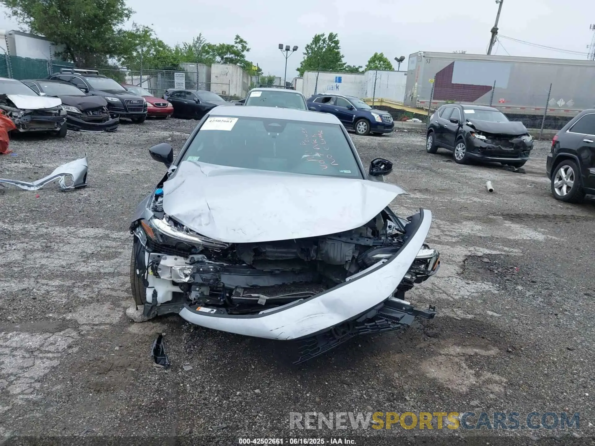 13 Photograph of a damaged car 19XFL2H82SE004732 HONDA CIVIC 2025