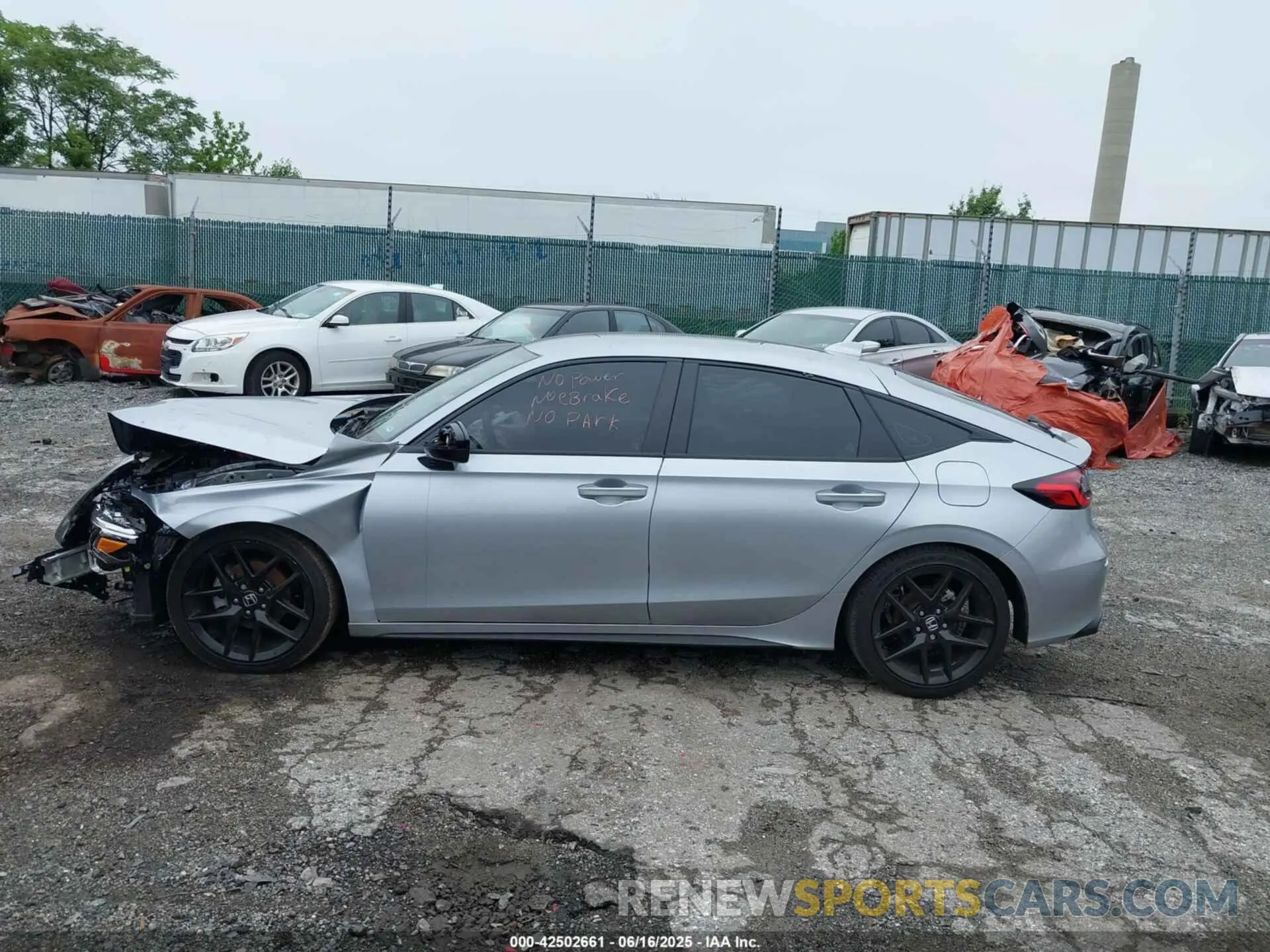 15 Photograph of a damaged car 19XFL2H82SE004732 HONDA CIVIC 2025