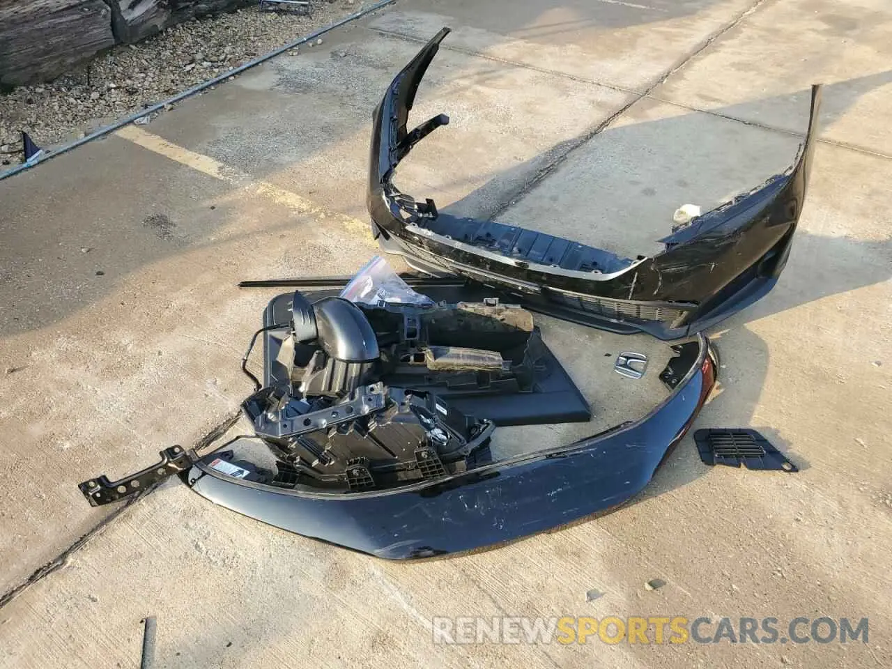 14 Photograph of a damaged car 19XFL2H83SE001175 HONDA CIVIC 2025