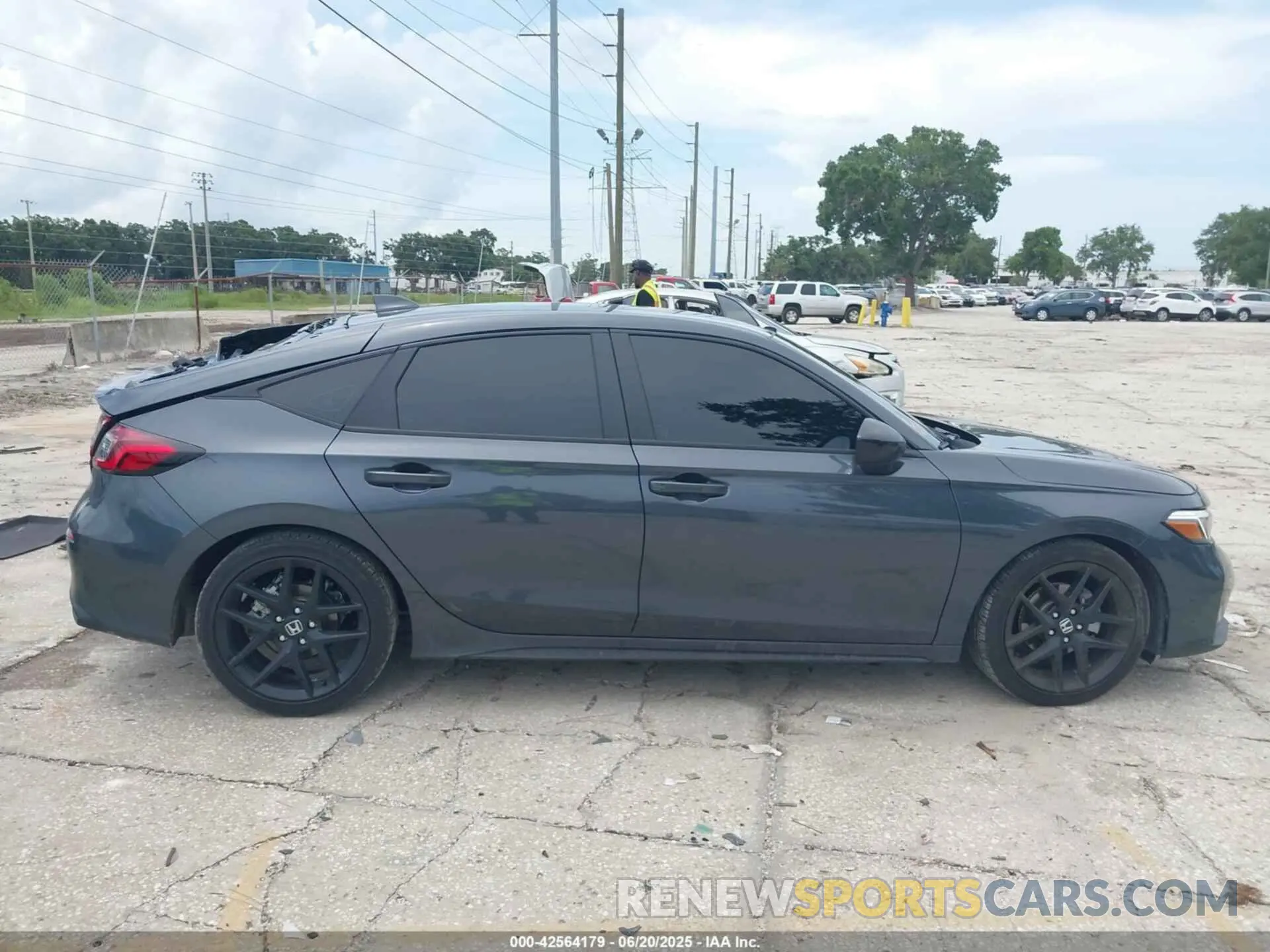 13 Photograph of a damaged car 19XFL2H83SE021376 HONDA CIVIC 2025