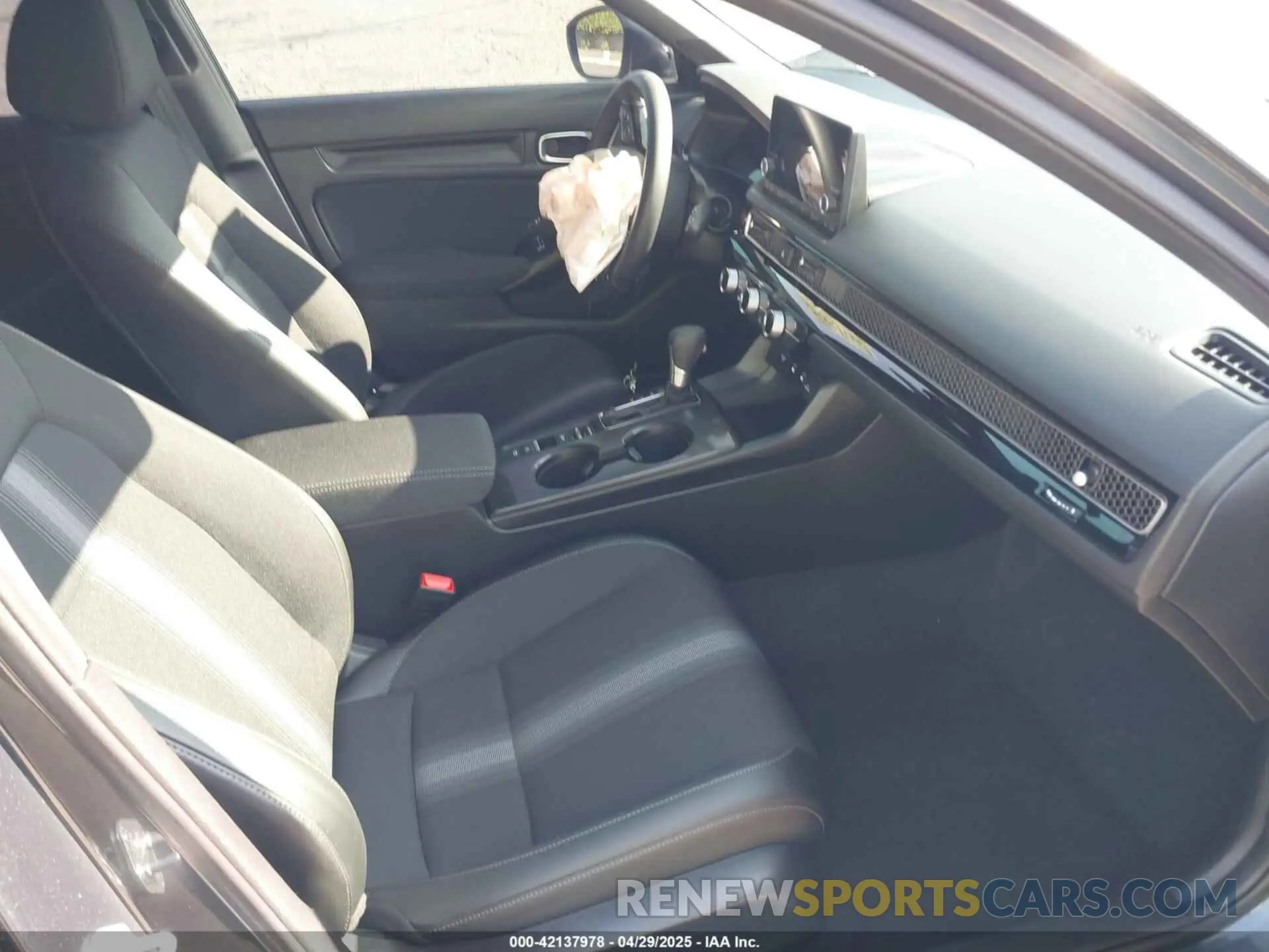 5 Photograph of a damaged car 19XFL2H84SE018938 HONDA CIVIC 2025
