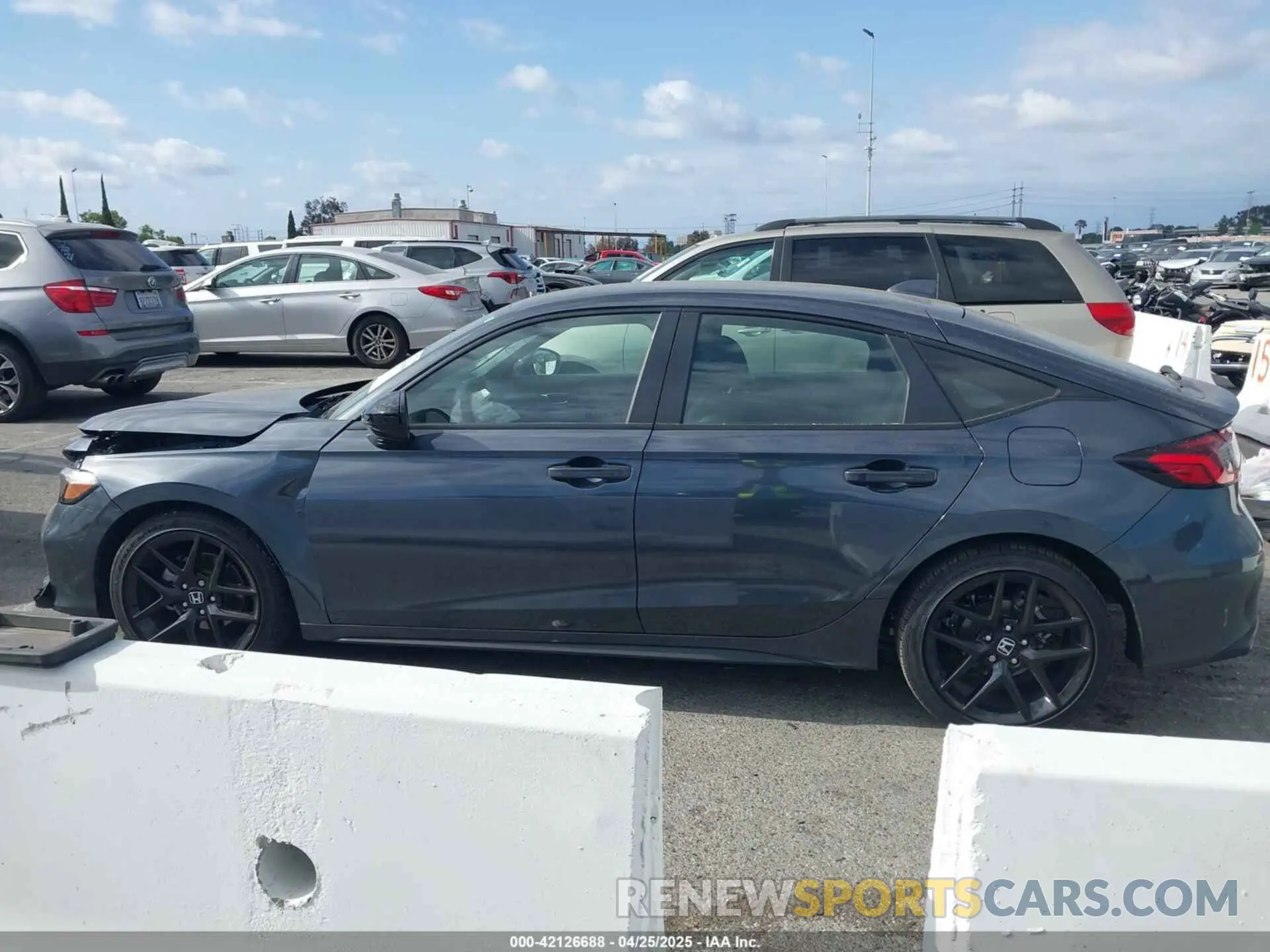 14 Photograph of a damaged car 19XFL2H88SE003228 HONDA CIVIC 2025