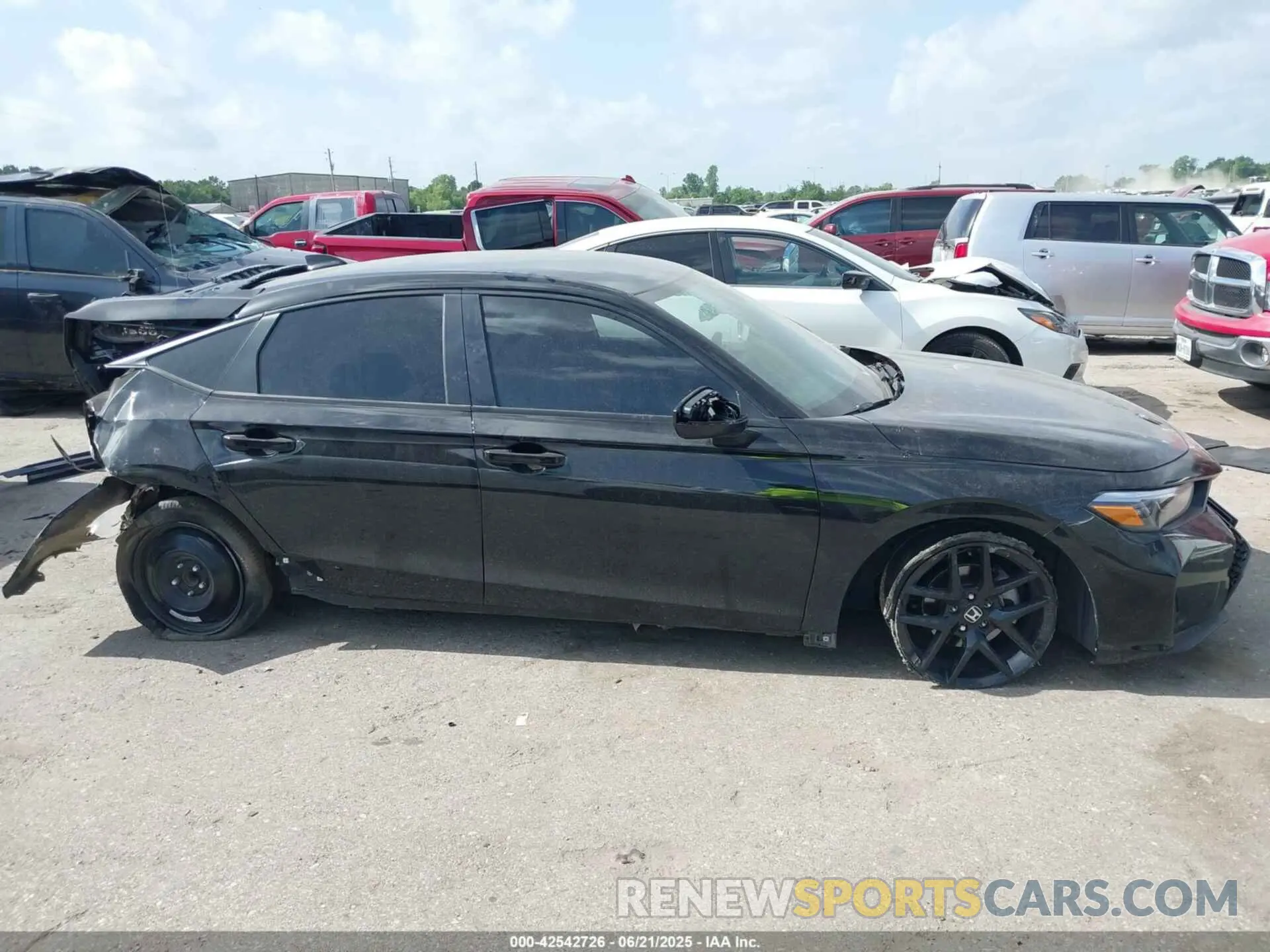 13 Photograph of a damaged car 19XFL2H89SE004002 HONDA CIVIC 2025