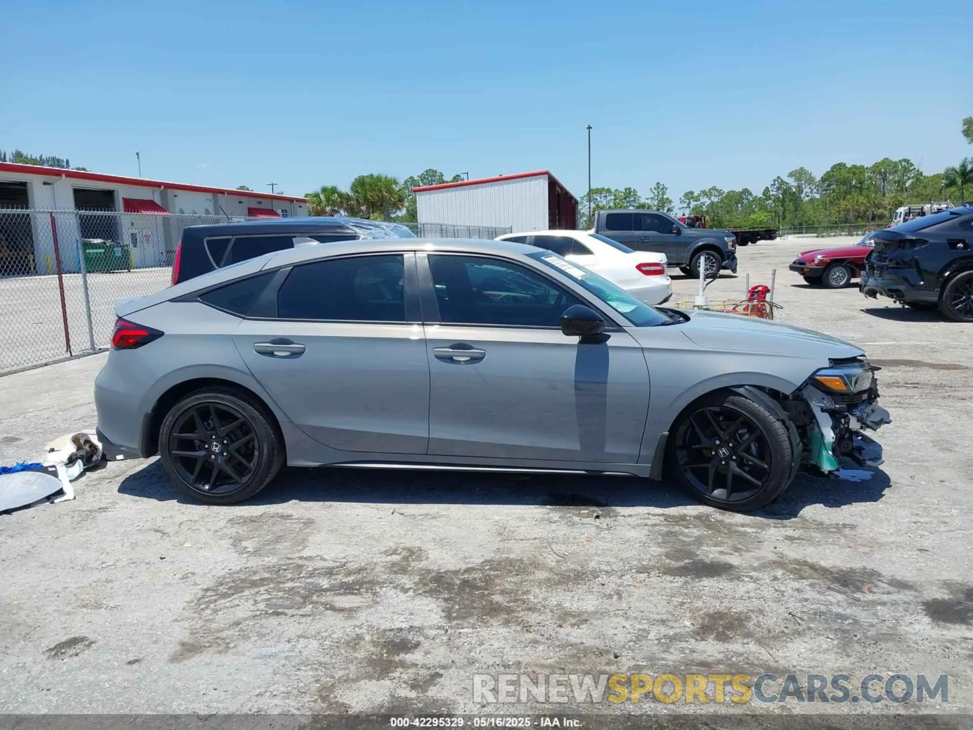 13 Photograph of a damaged car 19XFL2H89SE007739 HONDA CIVIC 2025
