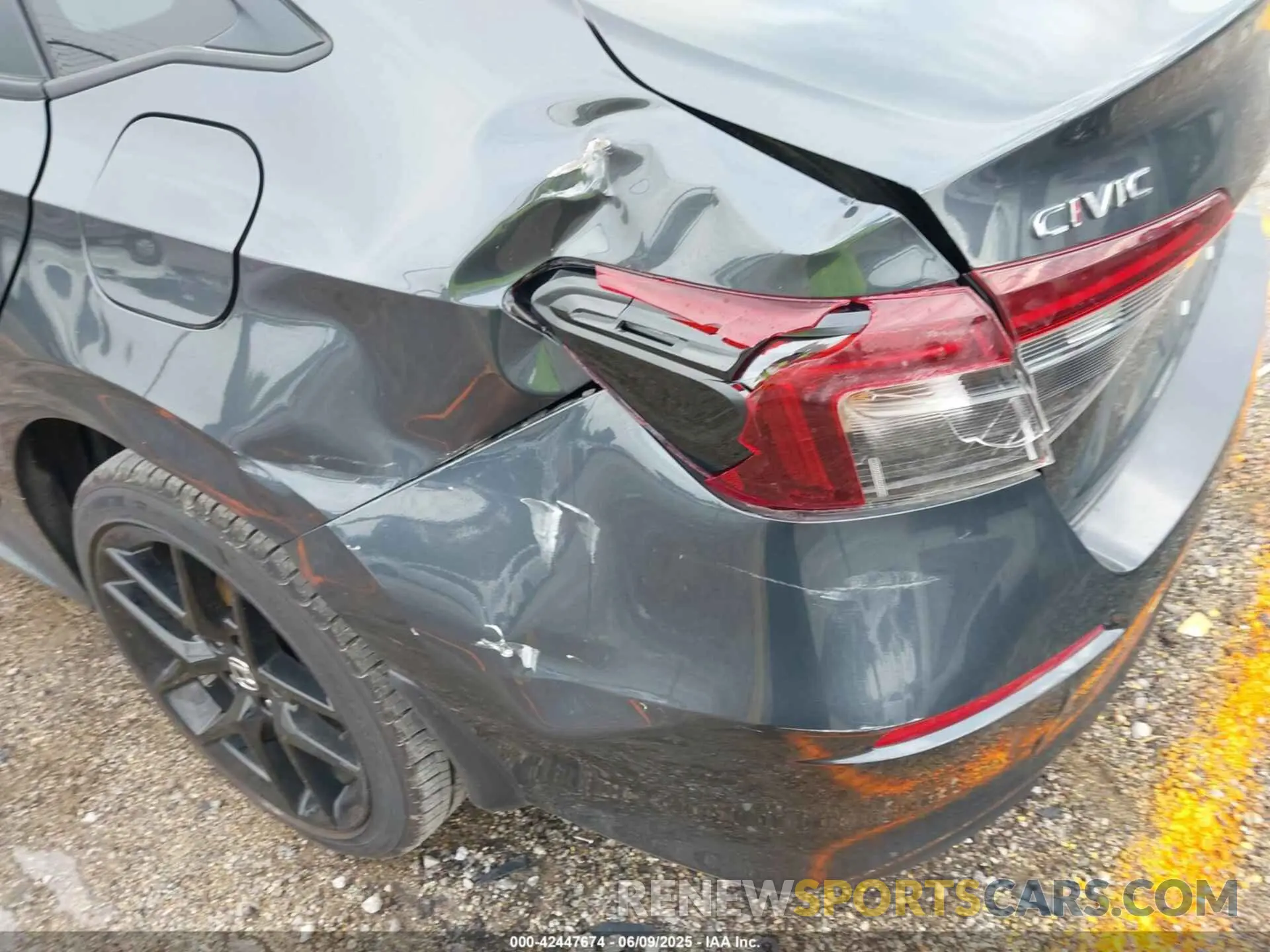 18 Photograph of a damaged car 2HGFE2F51SH500131 HONDA CIVIC 2025
