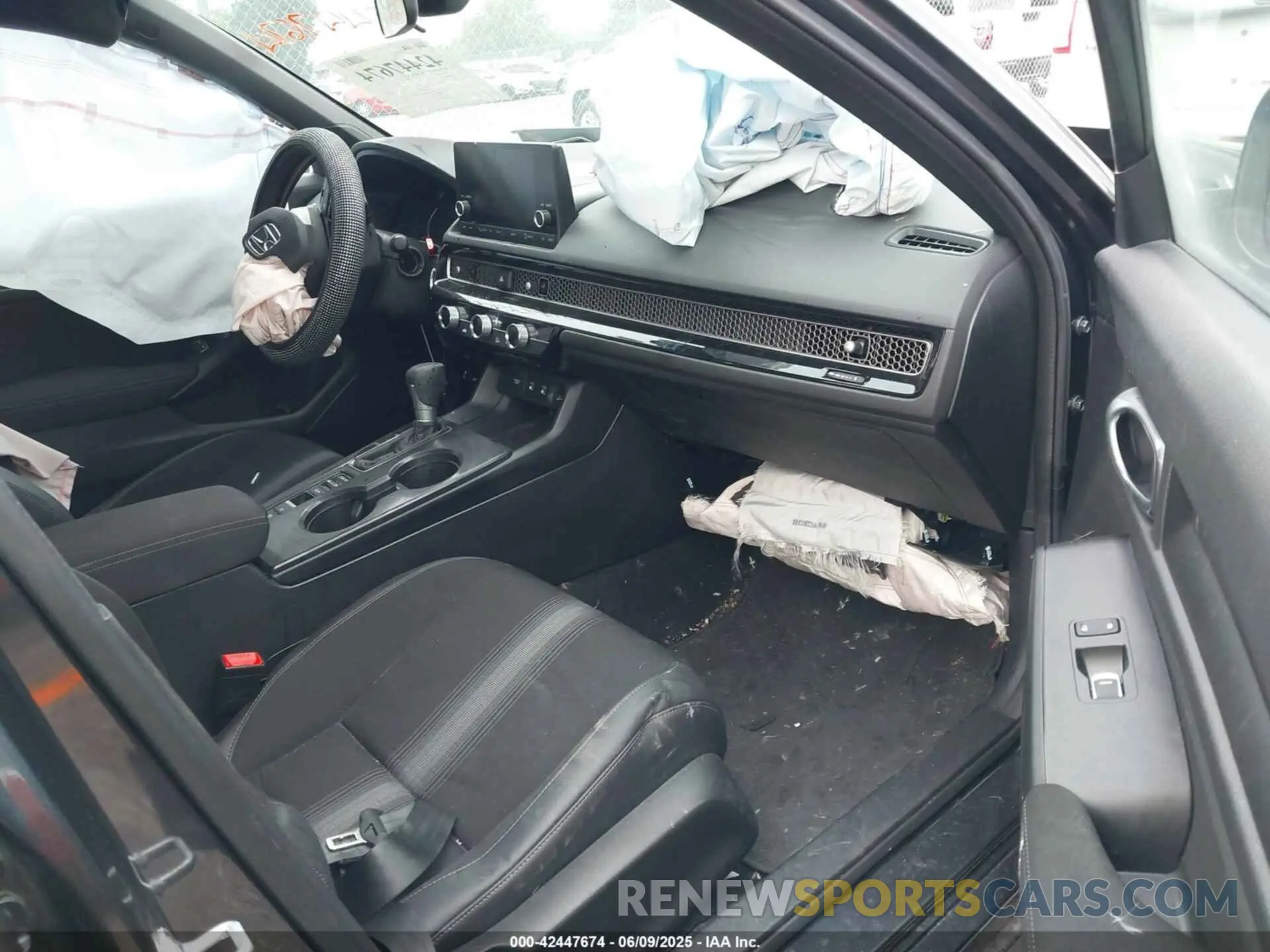 5 Photograph of a damaged car 2HGFE2F51SH500131 HONDA CIVIC 2025
