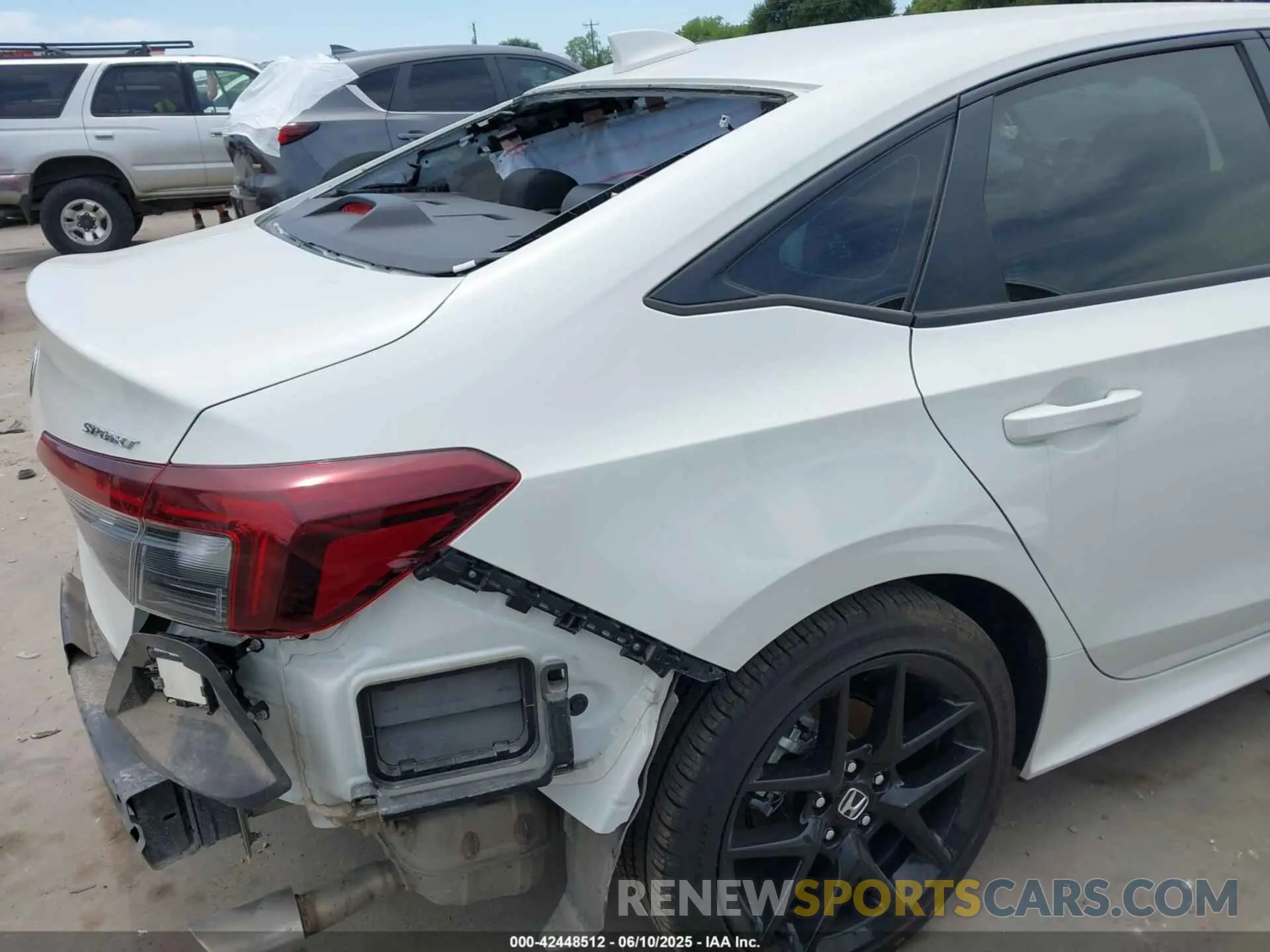 19 Photograph of a damaged car 2HGFE2F5XSH532141 HONDA CIVIC 2025