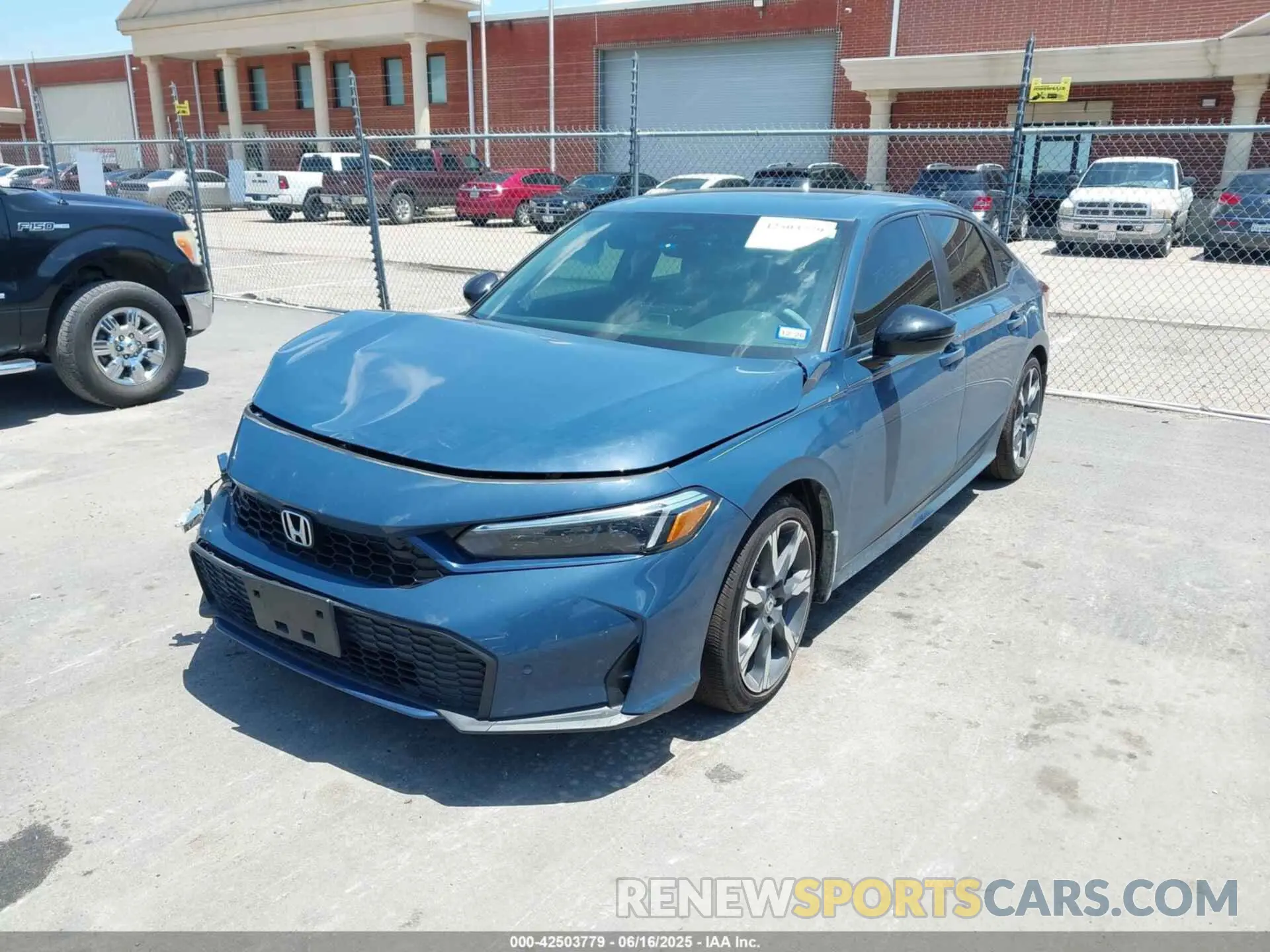 2 Фотография поврежденного автомобиля 2HGFE4F82SH318864 HONDA CIVIC HYBRID 2025