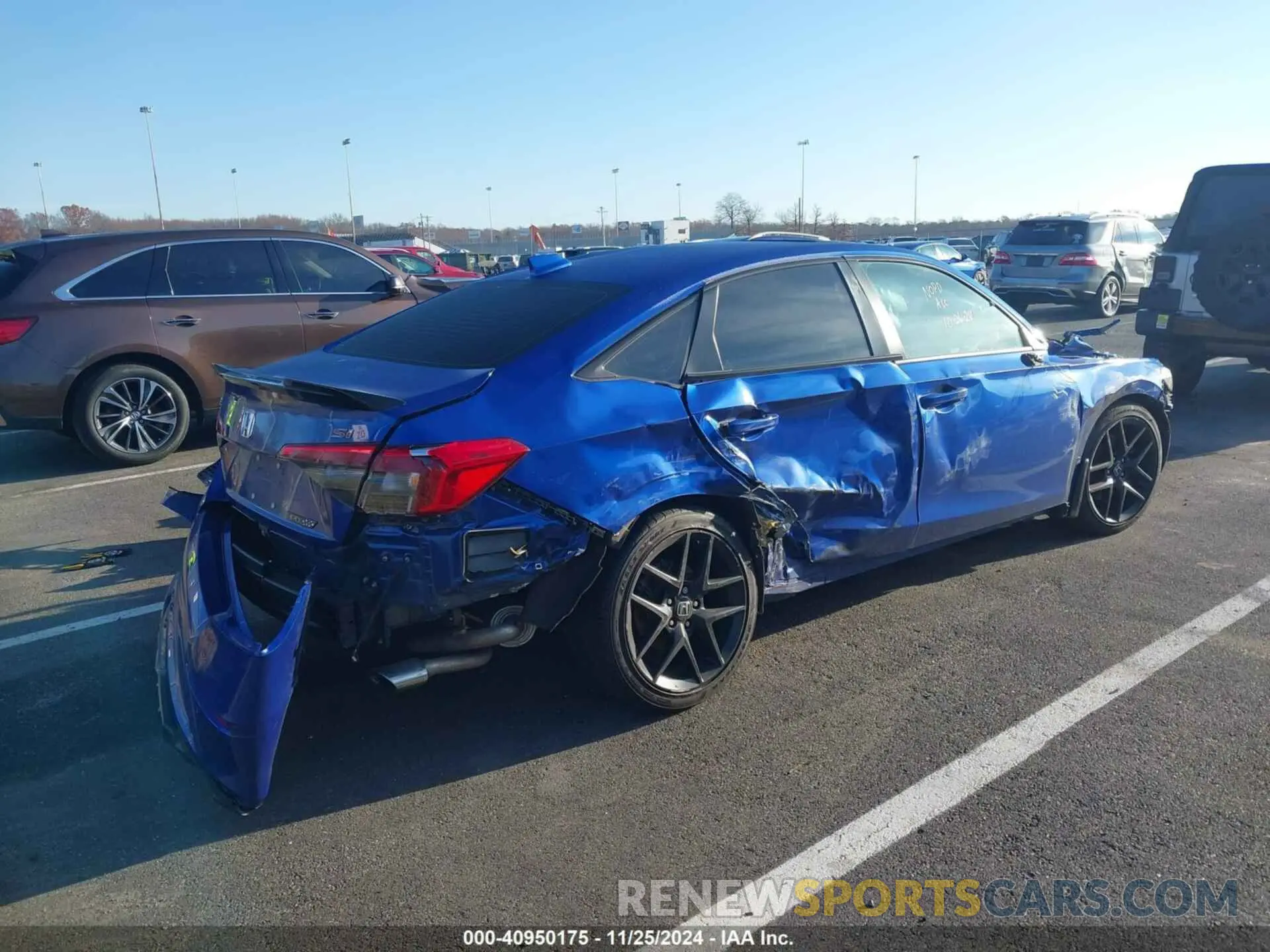 4 Photograph of a damaged car 2HGFE1E50NH475562 HONDA CIVIC SI 2022