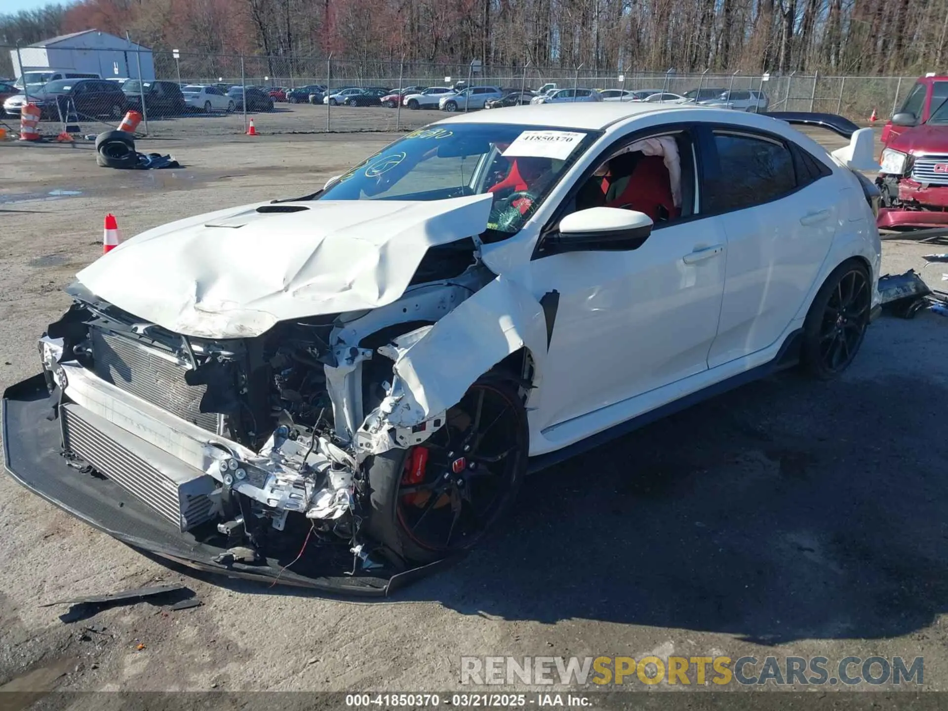 2 Фотография поврежденного автомобиля SHHFK8G73KU201772 HONDA CIVIC TYPE R 2019