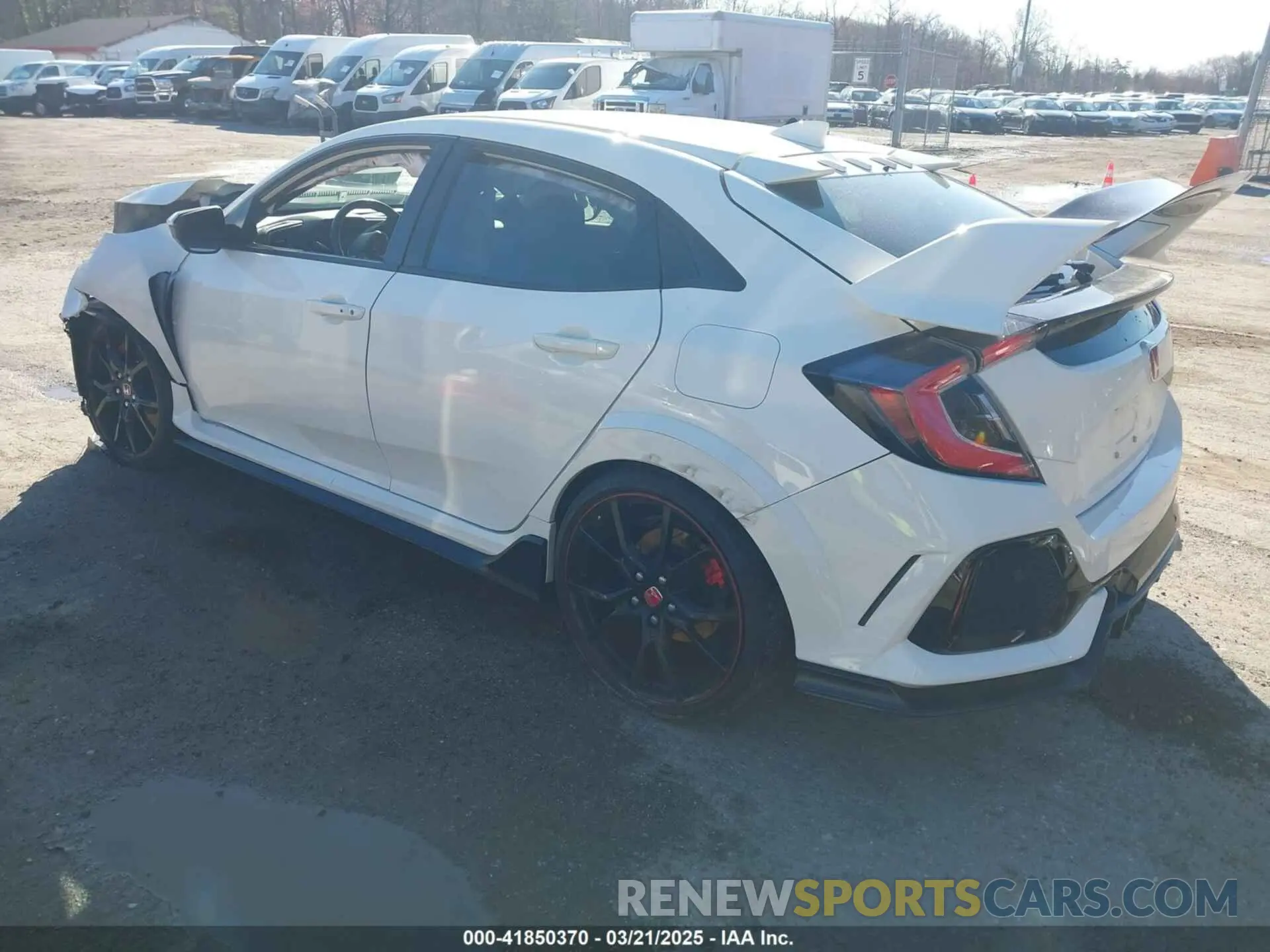 3 Фотография поврежденного автомобиля SHHFK8G73KU201772 HONDA CIVIC TYPE R 2019