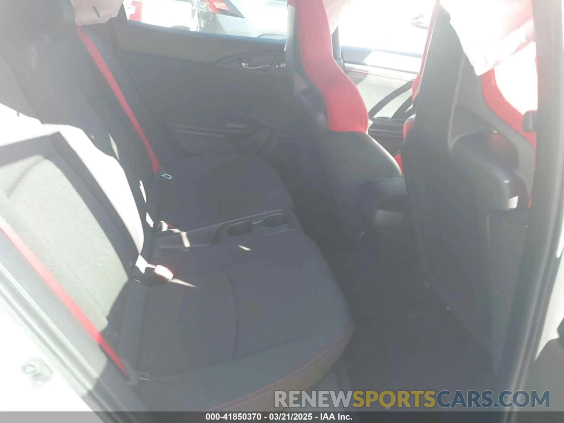 8 Фотография поврежденного автомобиля SHHFK8G73KU201772 HONDA CIVIC TYPE R 2019