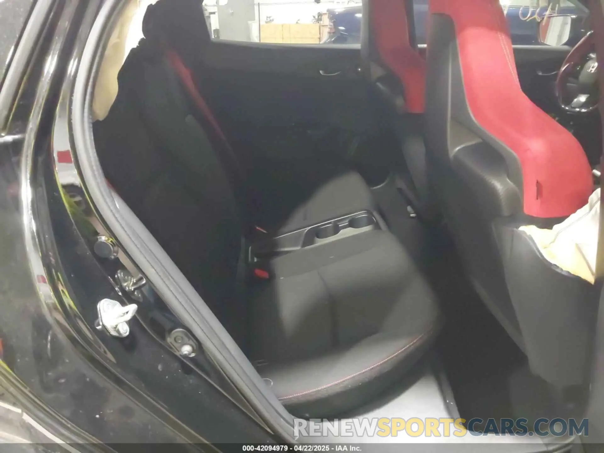 8 Photograph of a damaged car SHHFK8G73KU203845 HONDA CIVIC TYPE R 2019