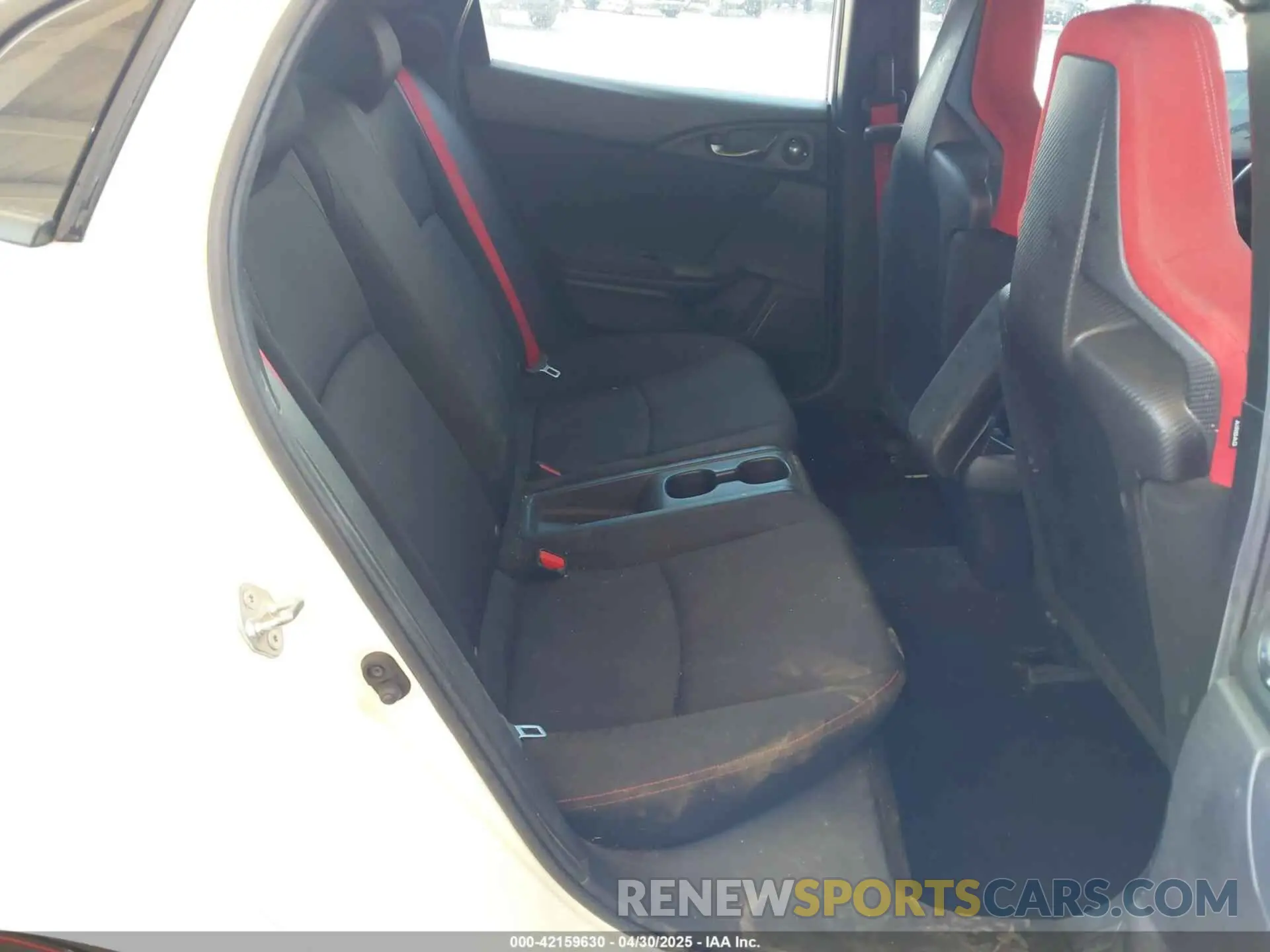 8 Фотография поврежденного автомобиля SHHFK8G76KU205704 HONDA CIVIC TYPE R 2019
