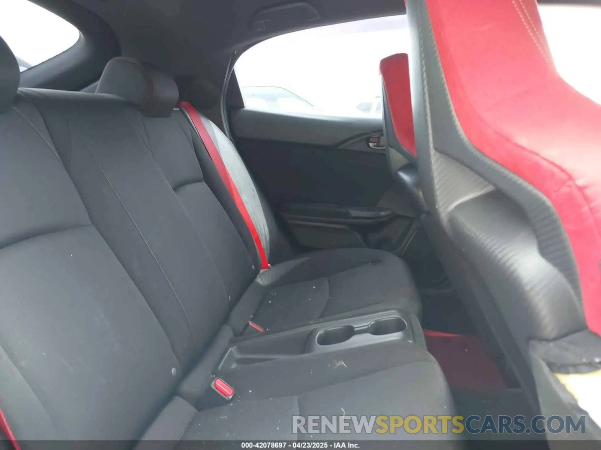 8 Photograph of a damaged car SHHFK8G78KU202190 HONDA CIVIC TYPE R 2019