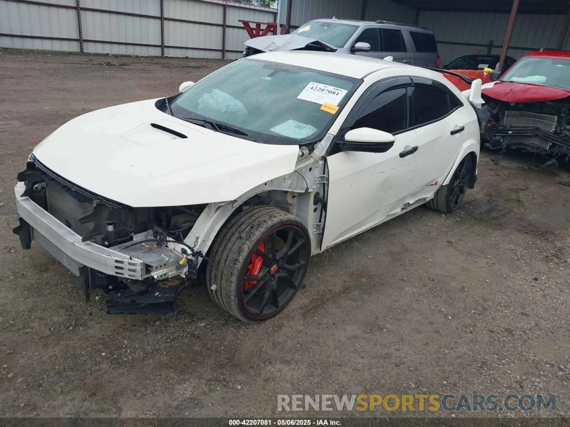 2 Фотография поврежденного автомобиля SHHFK8G7XKU202529 HONDA CIVIC TYPE R 2019