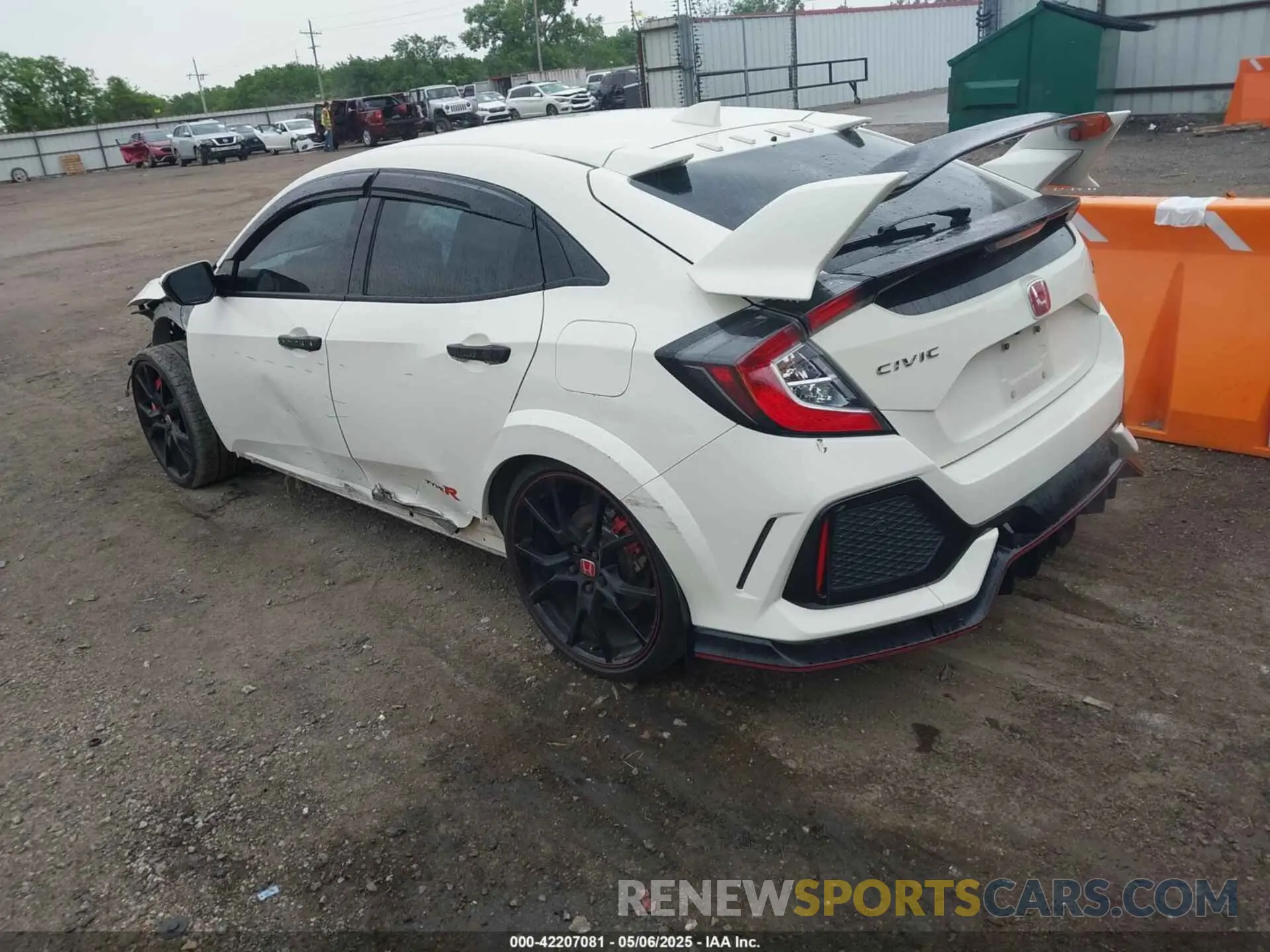 3 Фотография поврежденного автомобиля SHHFK8G7XKU202529 HONDA CIVIC TYPE R 2019