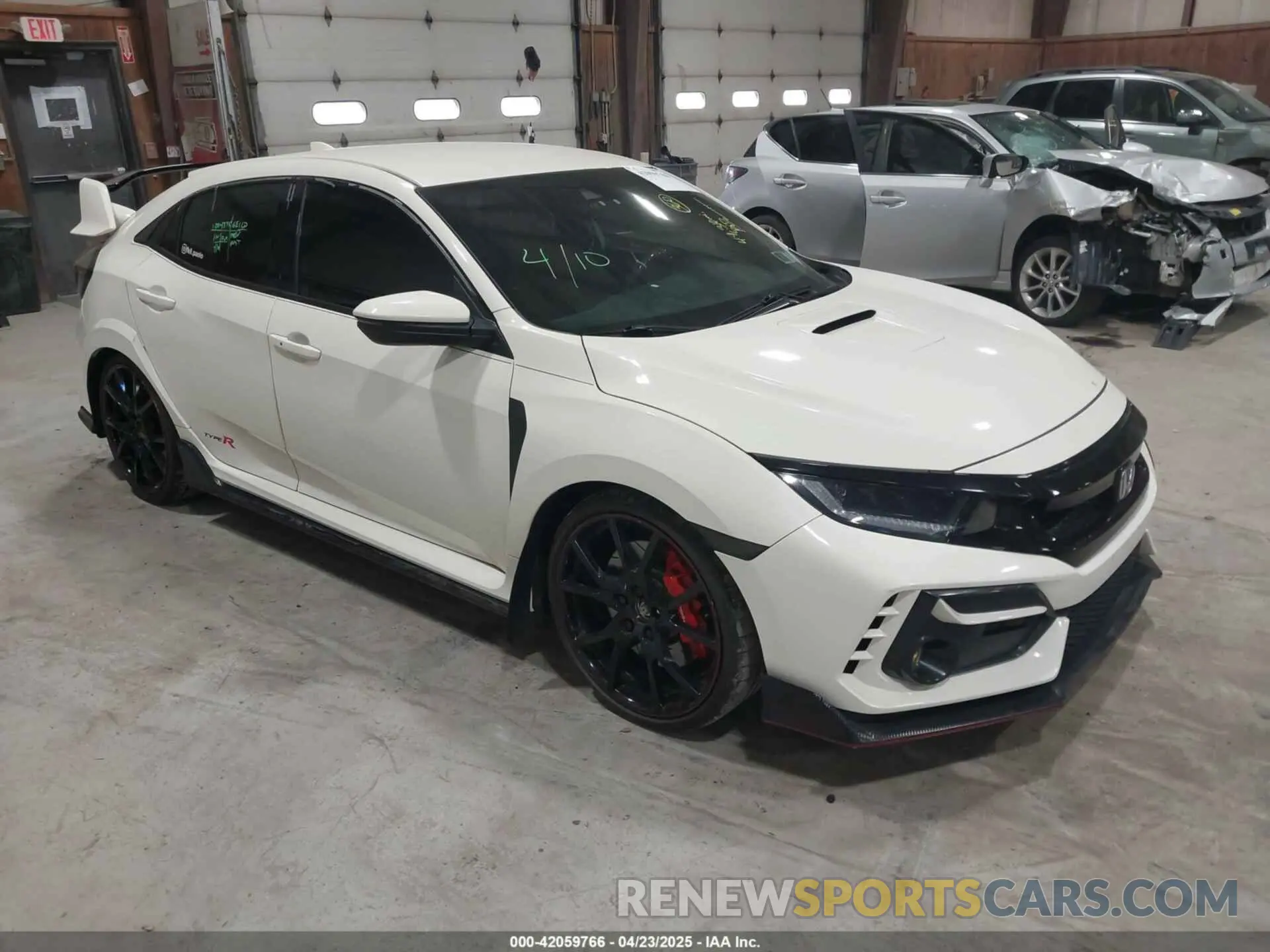 1 Photograph of a damaged car SHHFK8G72LU200596 HONDA CIVIC TYPE R 2020